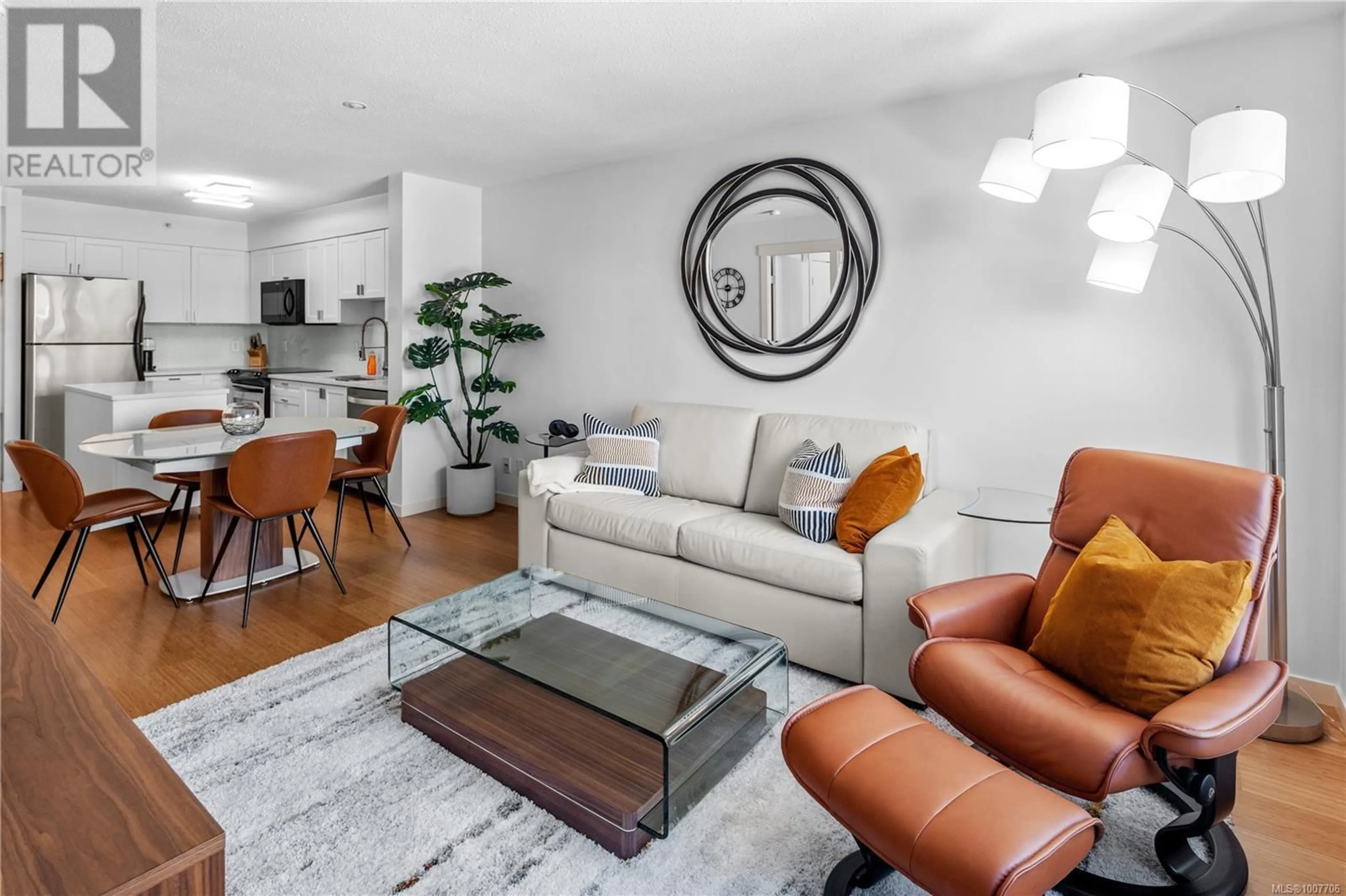 Living room with furniture, unknown for 501 - 751 FAIRFIELD ROAD, Victoria British Columbia V8V3A3