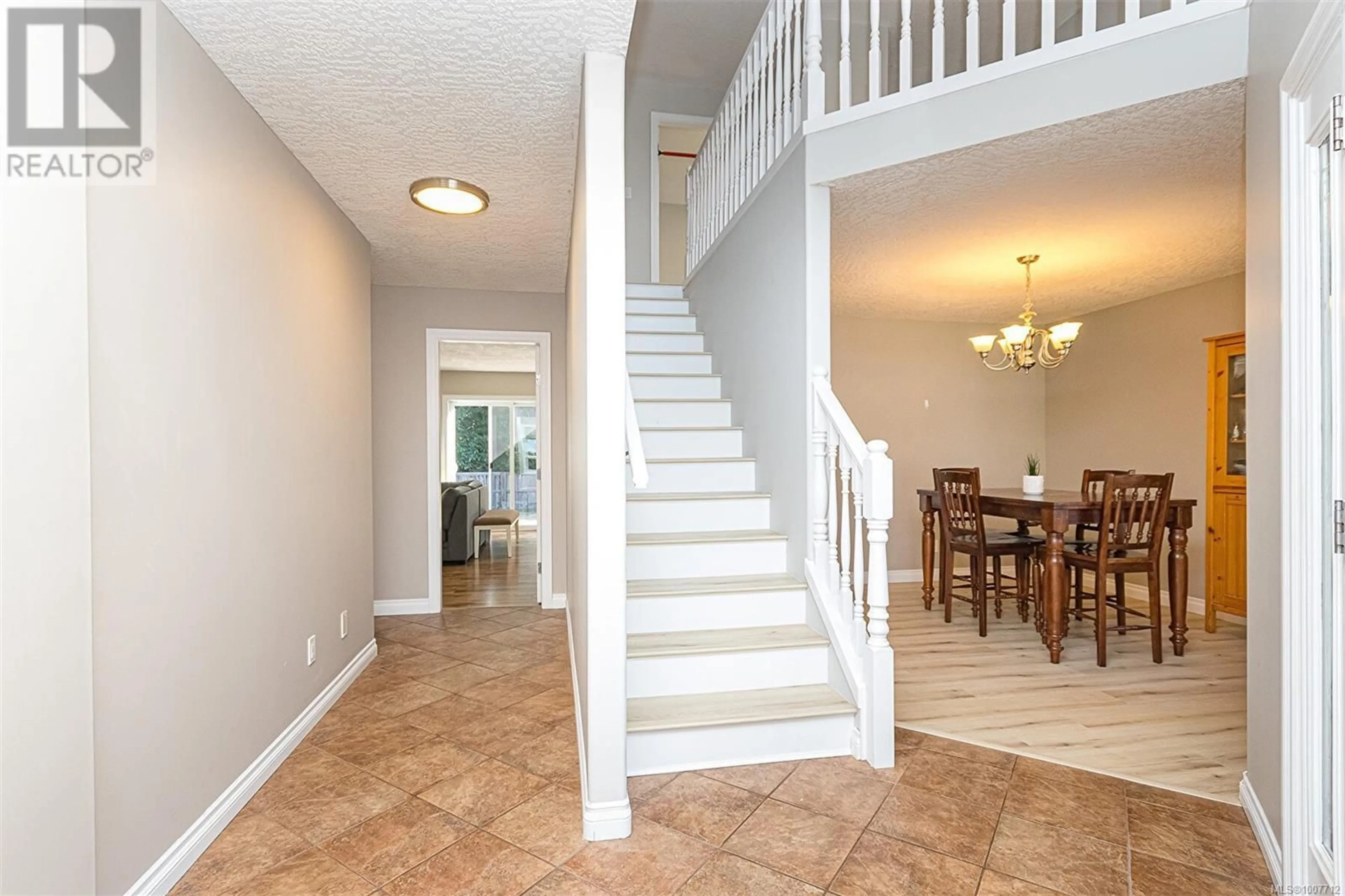 Indoor foyer for 7100 FRANCIS ROAD, Sooke British Columbia V9Z0T7