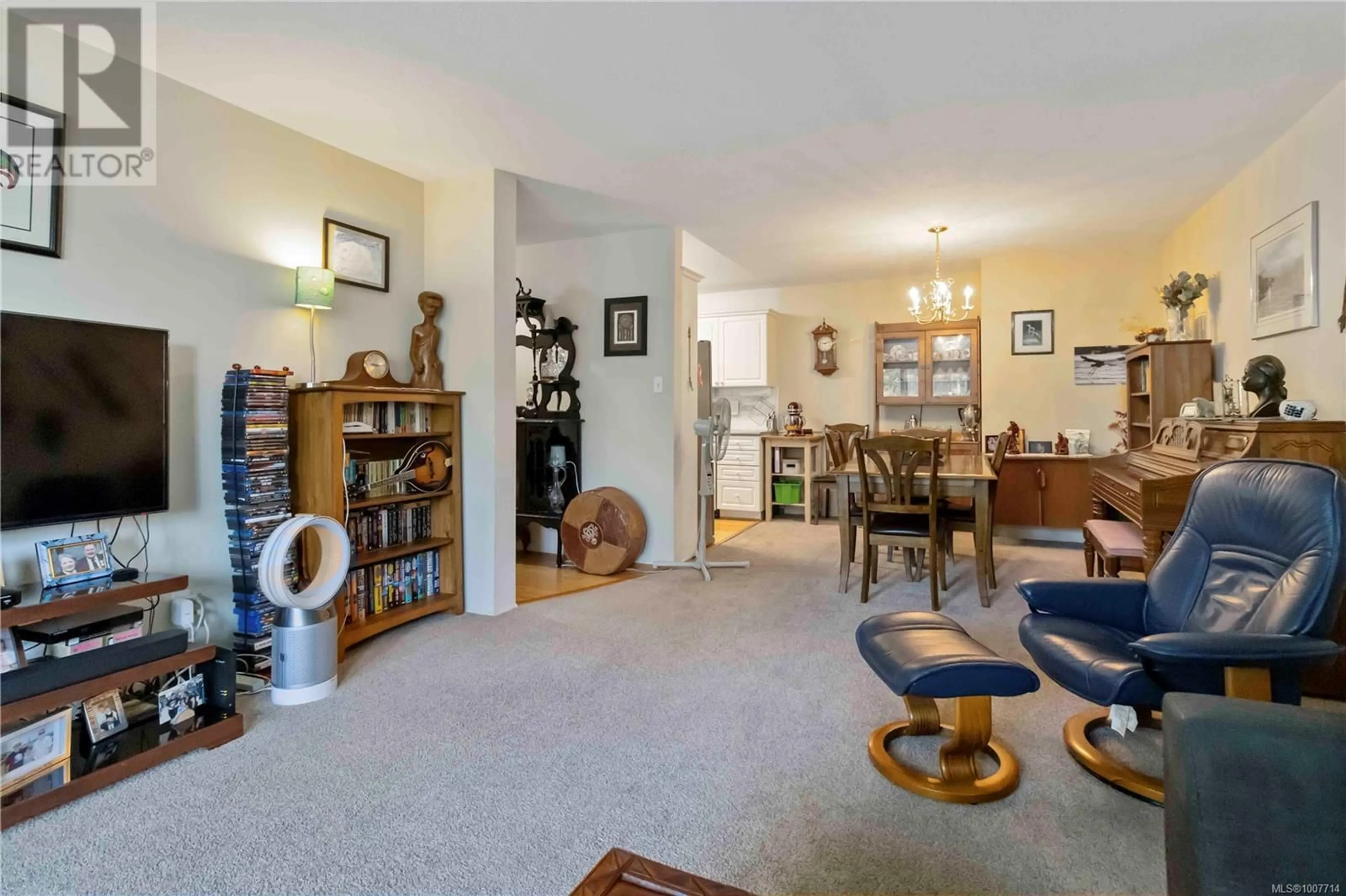 Living room with furniture, unknown for 204 - 1050 PARK BOULEVARD, Victoria British Columbia V8V2T4
