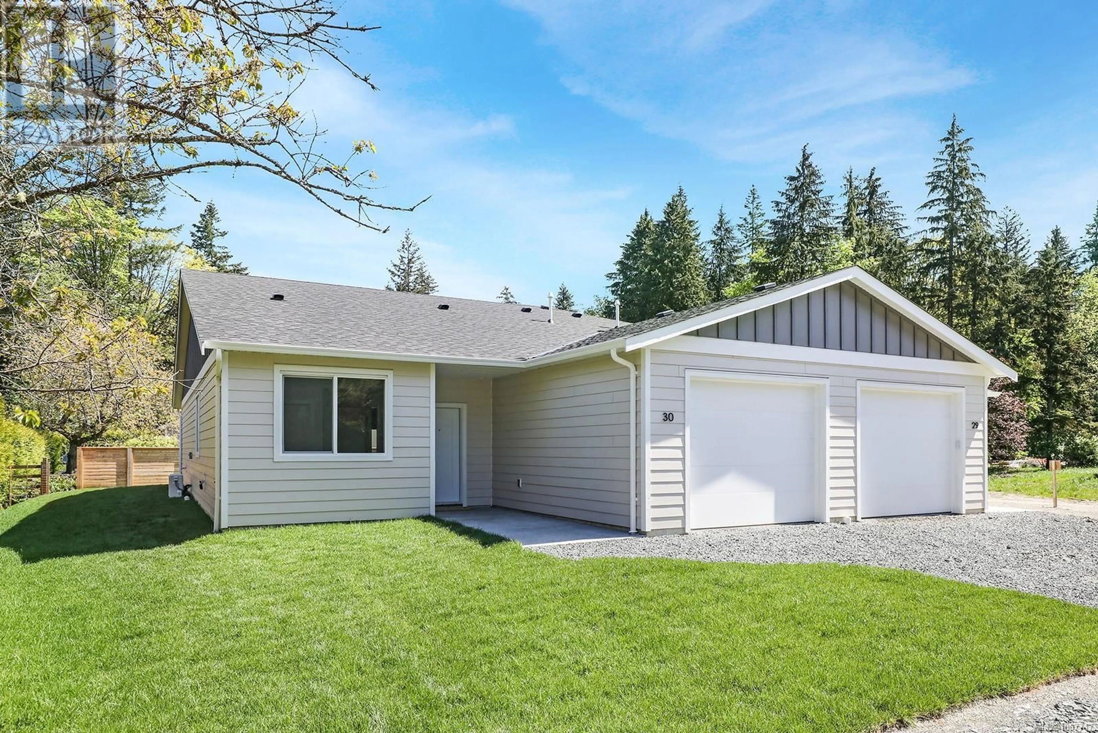 Home with vinyl exterior material, street for 29 - 1505 CROATION ROAD, Campbell River British Columbia V9W3T4