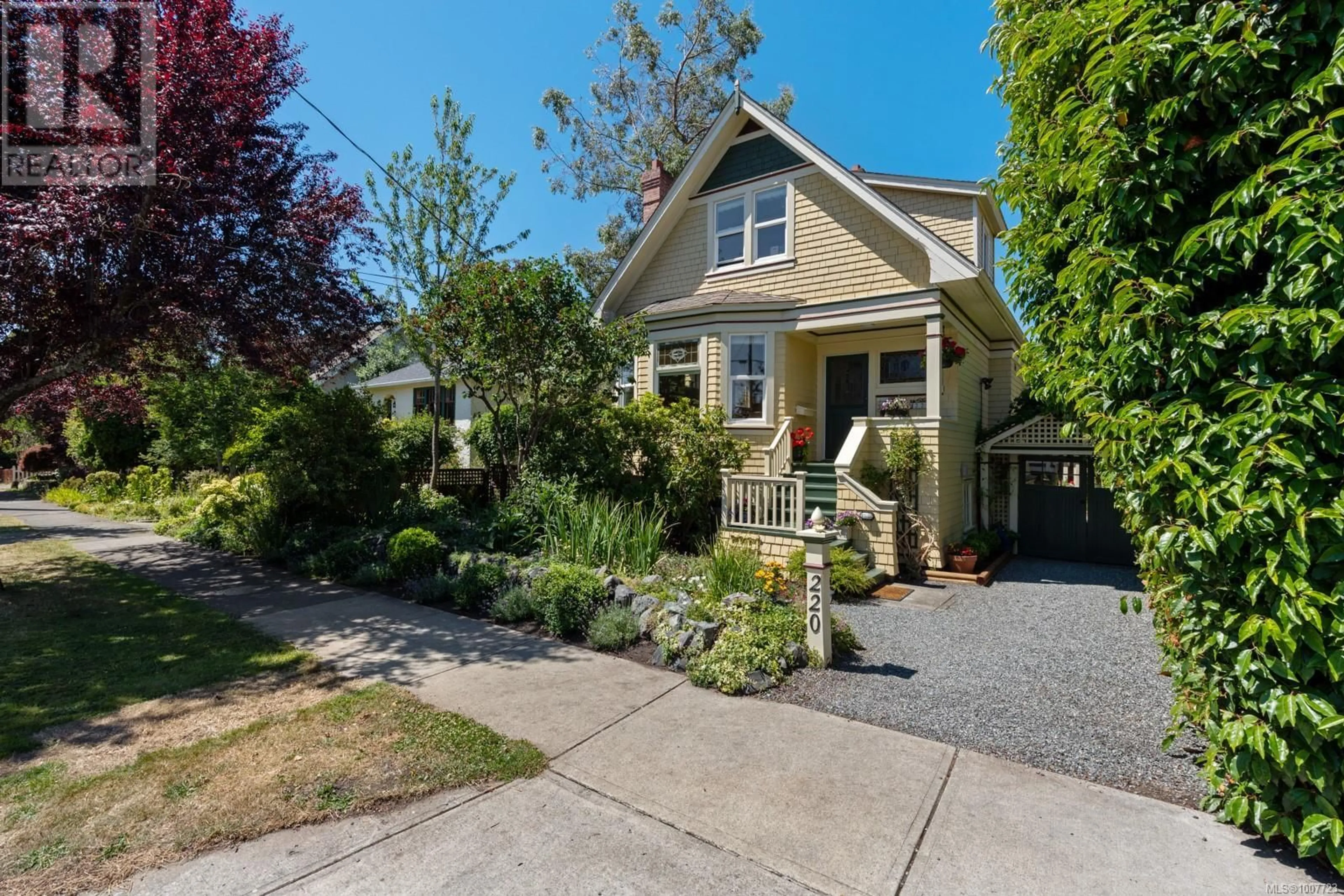 Home with vinyl exterior material, street for 220 BEECHWOOD AVENUE, Victoria British Columbia V8S3W7
