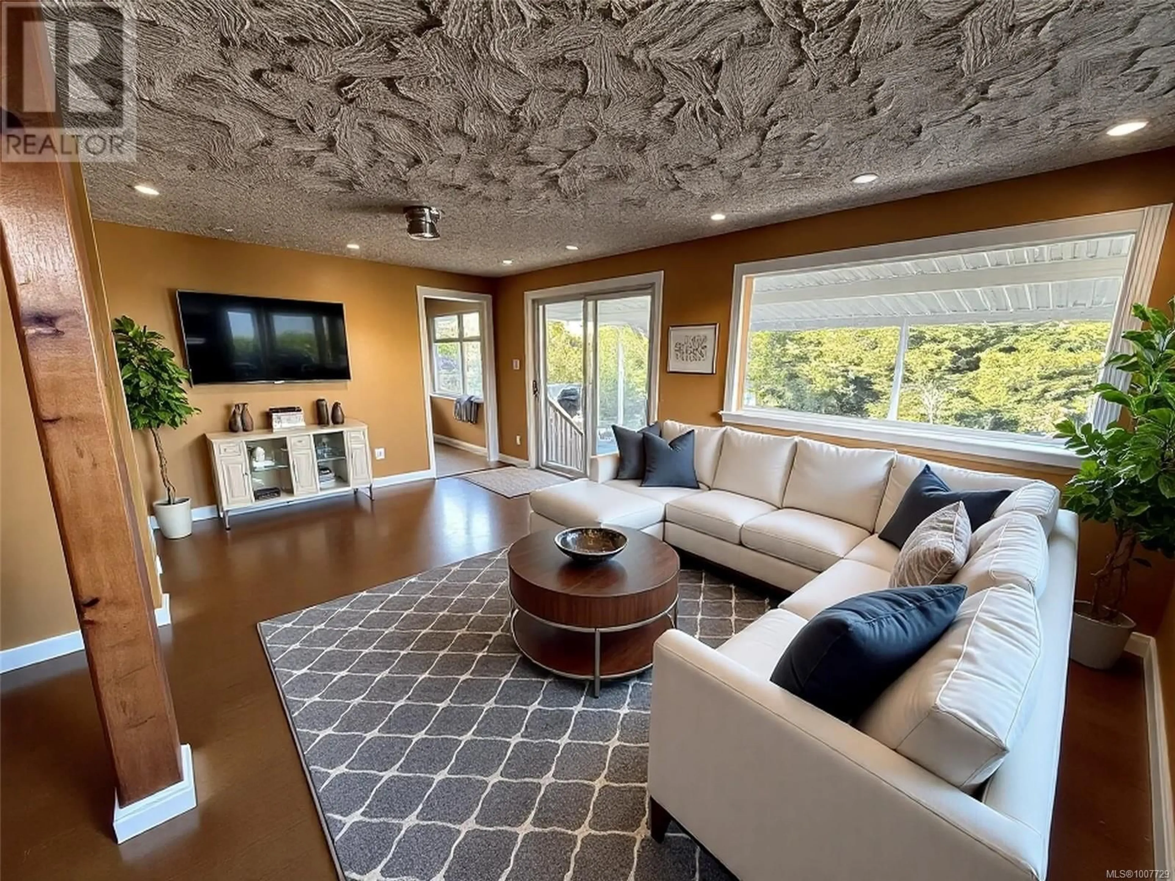 Living room with furniture, unknown for 764 JASMINE AVENUE, Saanich British Columbia V8Z2N9