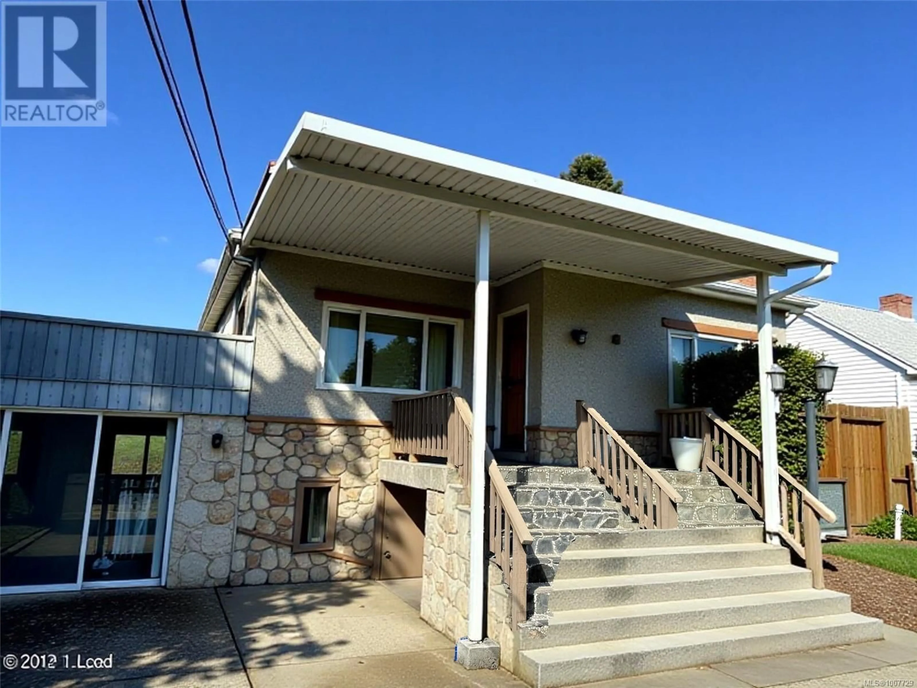 Home with vinyl exterior material, building for 764 JASMINE AVENUE, Saanich British Columbia V8Z2N9