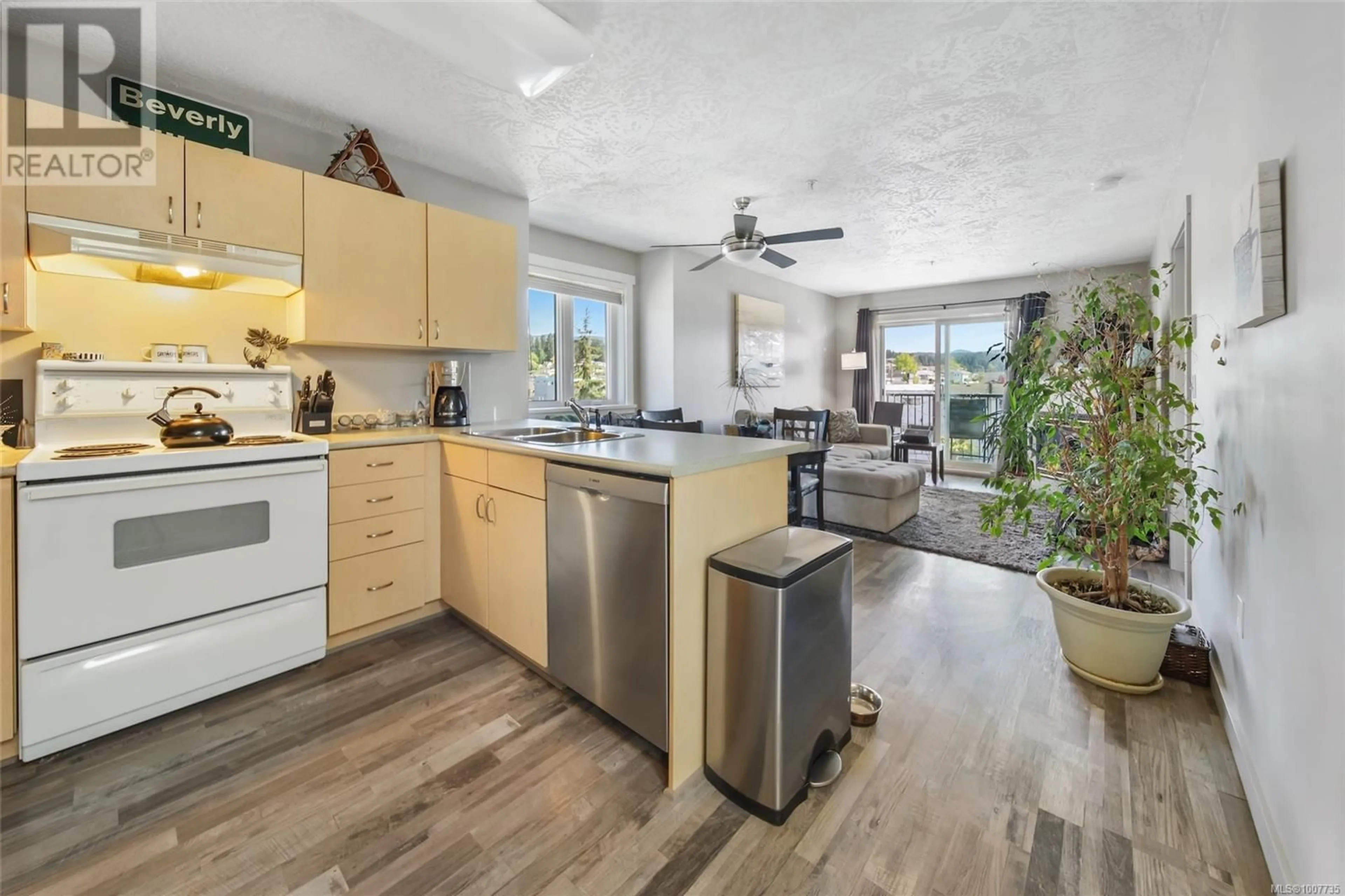 Open concept kitchen, ceramic/tile floor for 411 - 3855 11TH AVENUE, Port Alberni British Columbia V9Y4Z2