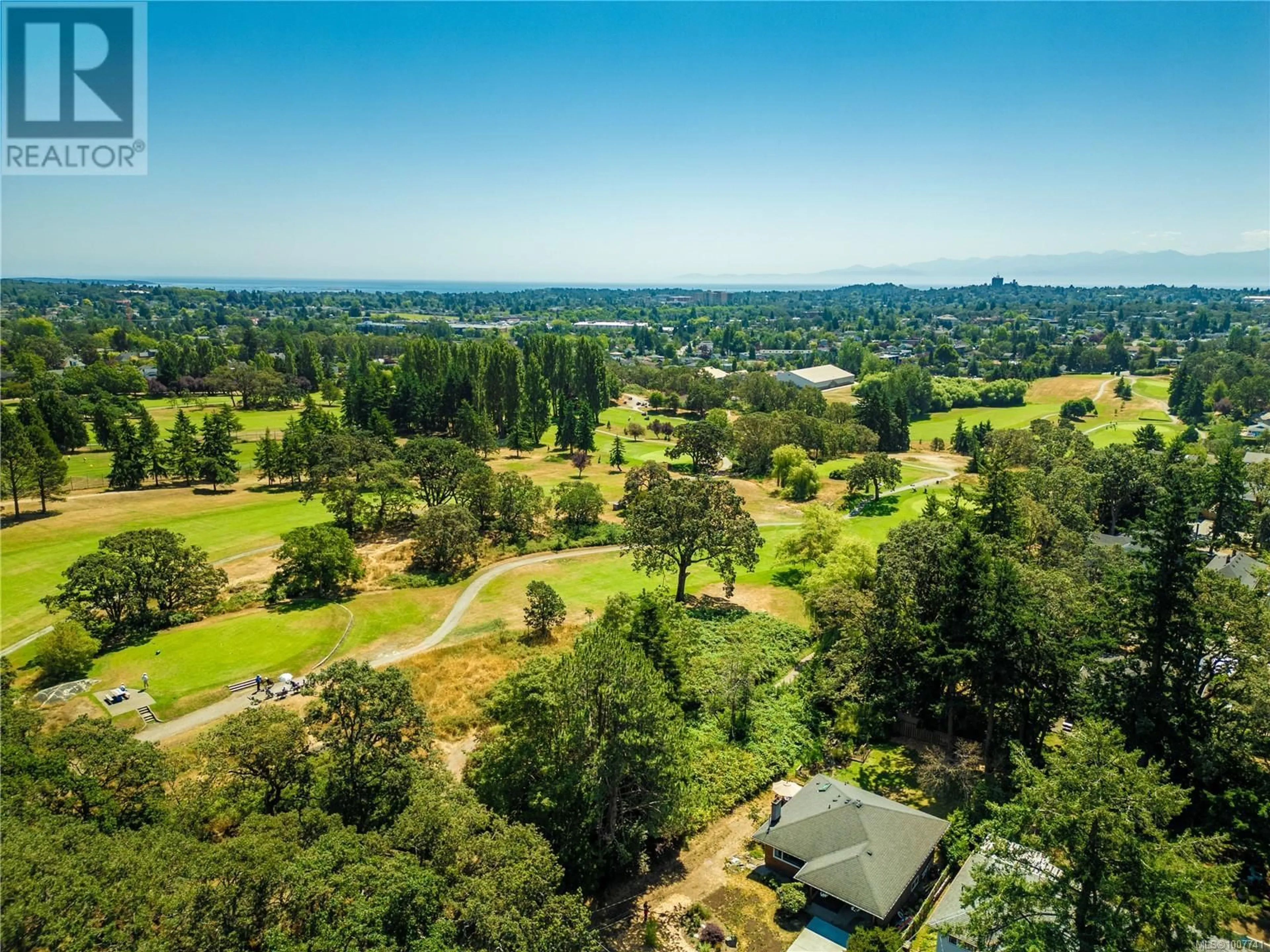 A pic from outside/outdoor area/front of a property/back of a property/a pic from drone, unknown for 1299 CAMROSE CRESCENT, Saanich British Columbia V8P1N6