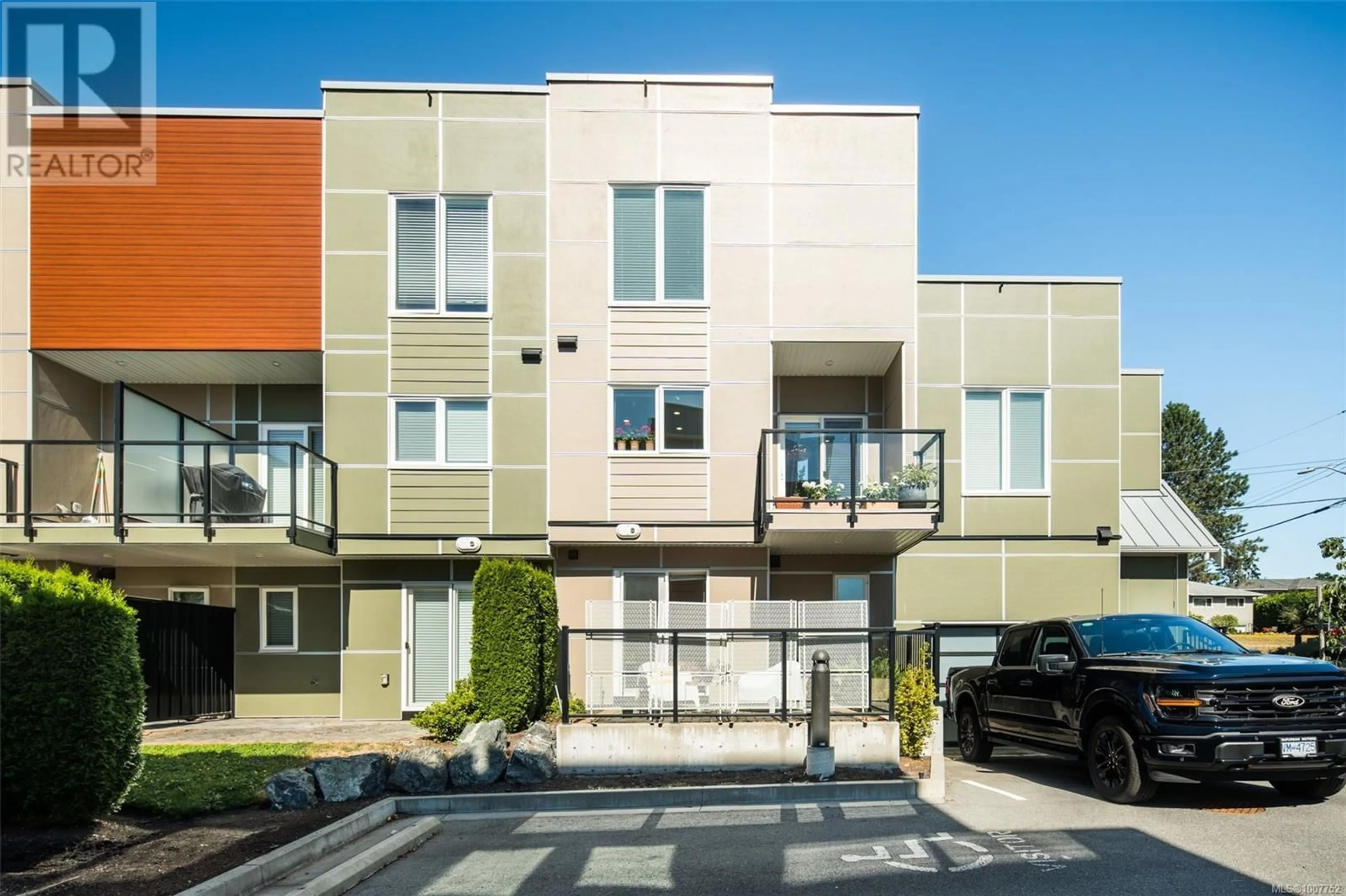 Home with vinyl exterior material, street for 16 - 4355 VIEWMONT AVENUE, Saanich British Columbia V8Z5K8