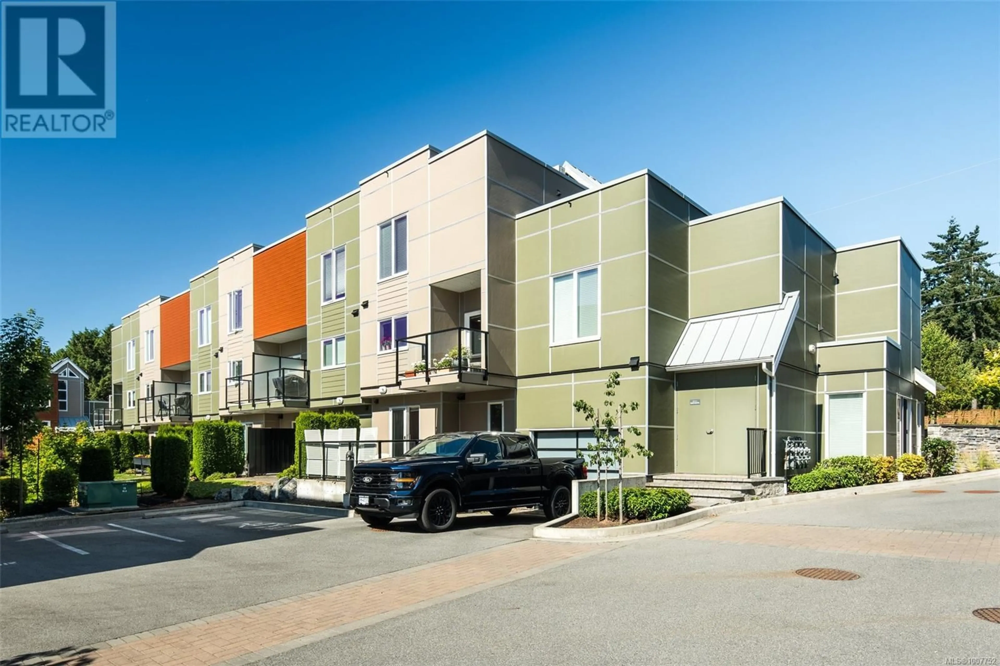Home with vinyl exterior material, street for 16 - 4355 VIEWMONT AVENUE, Saanich British Columbia V8Z5K8
