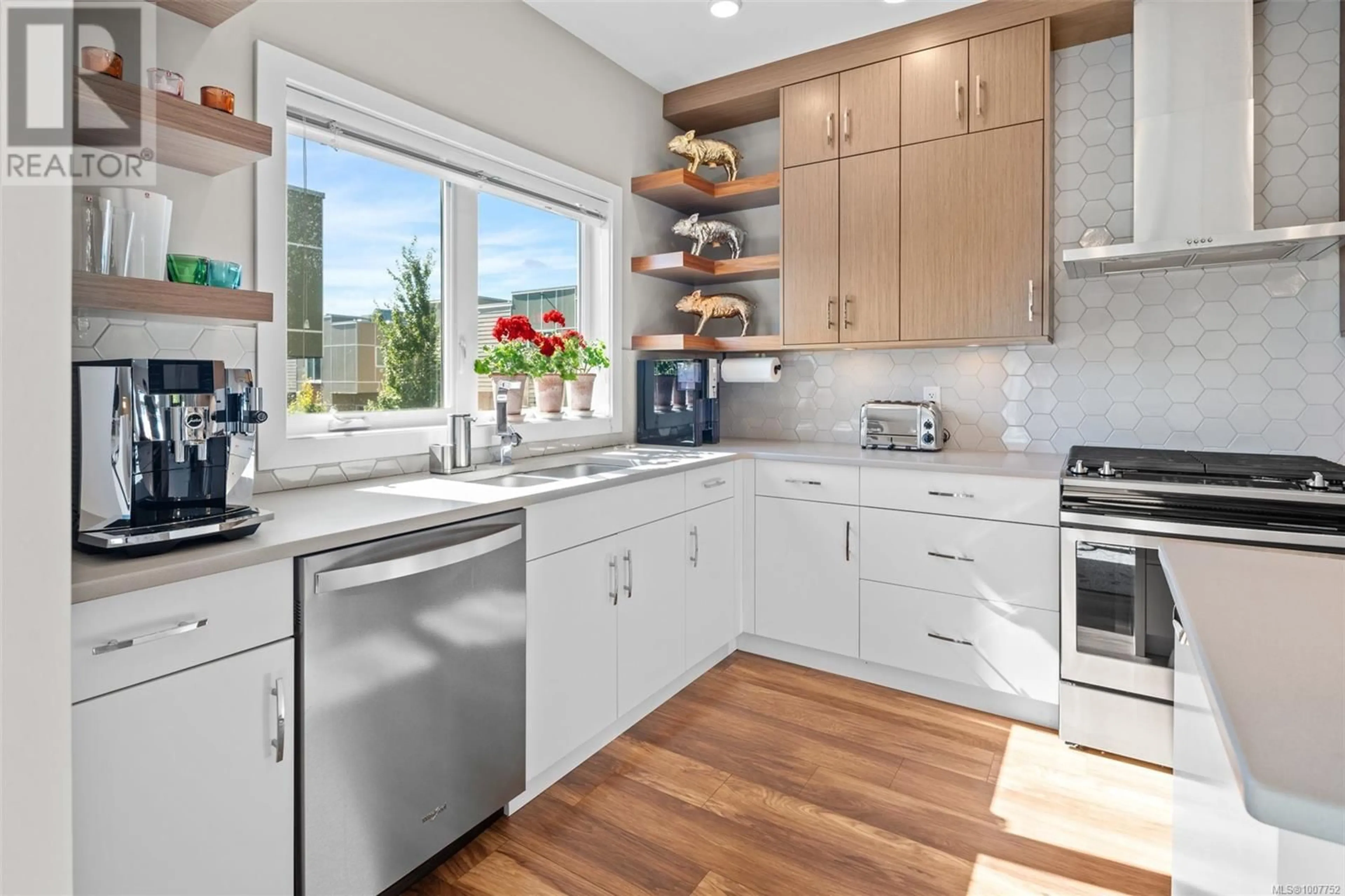 Open concept kitchen, unknown for 16 - 4355 VIEWMONT AVENUE, Saanich British Columbia V8Z5K8