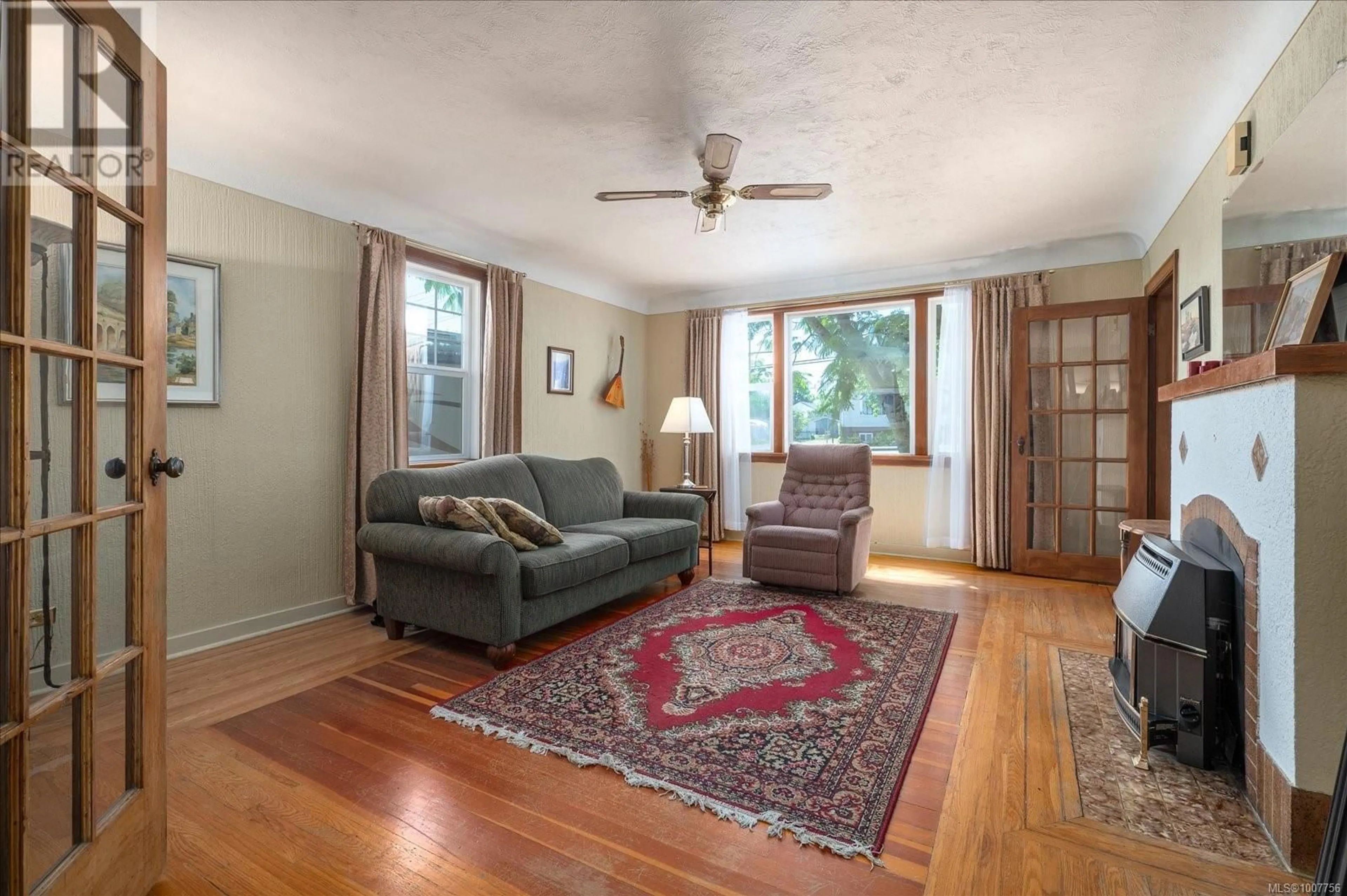 Living room with furniture, unknown for 612 FOURTH STREET, Nanaimo British Columbia V9R1T7