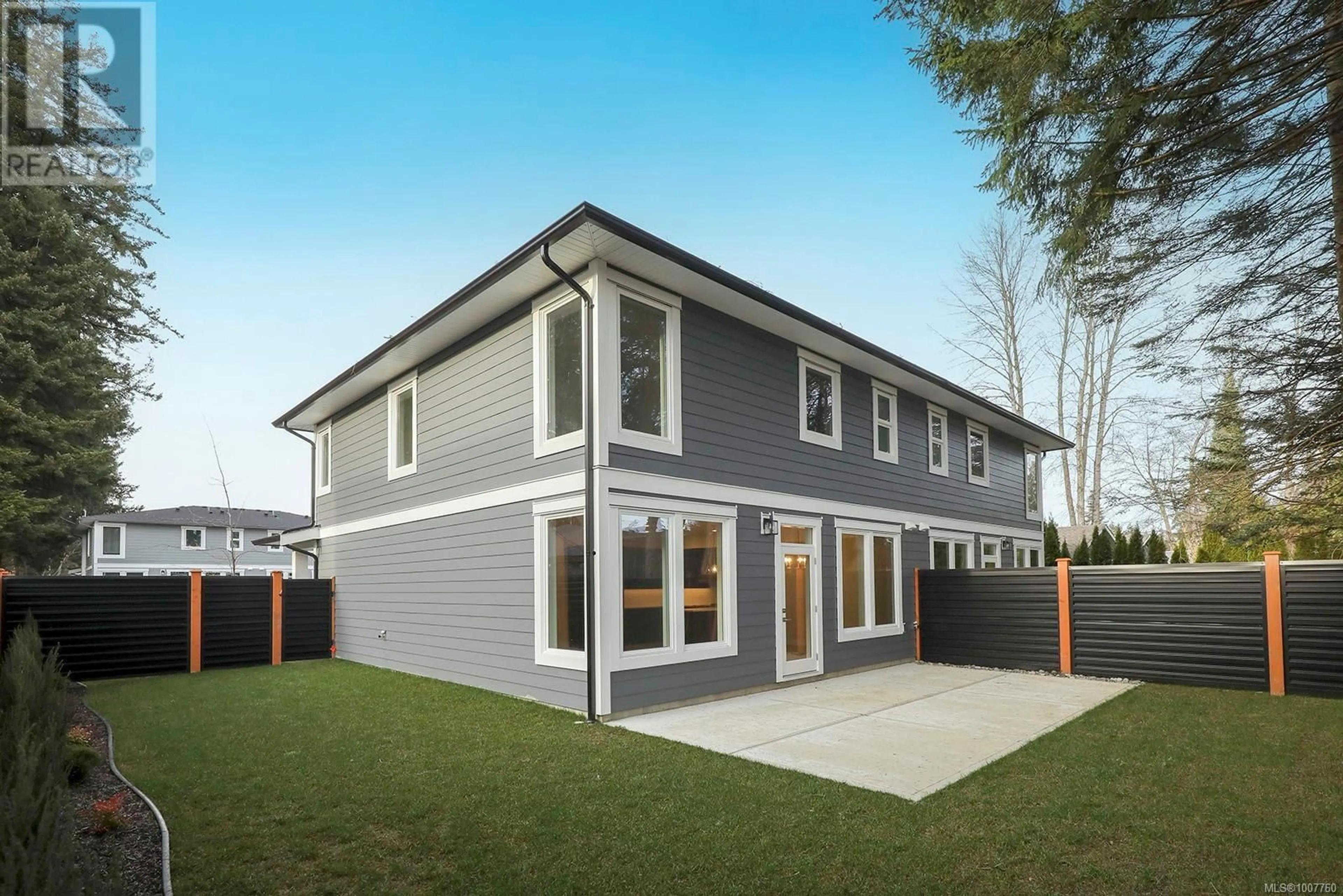 Home with vinyl exterior material, building for 1790 15TH STREET, Courtenay British Columbia V9N2C2