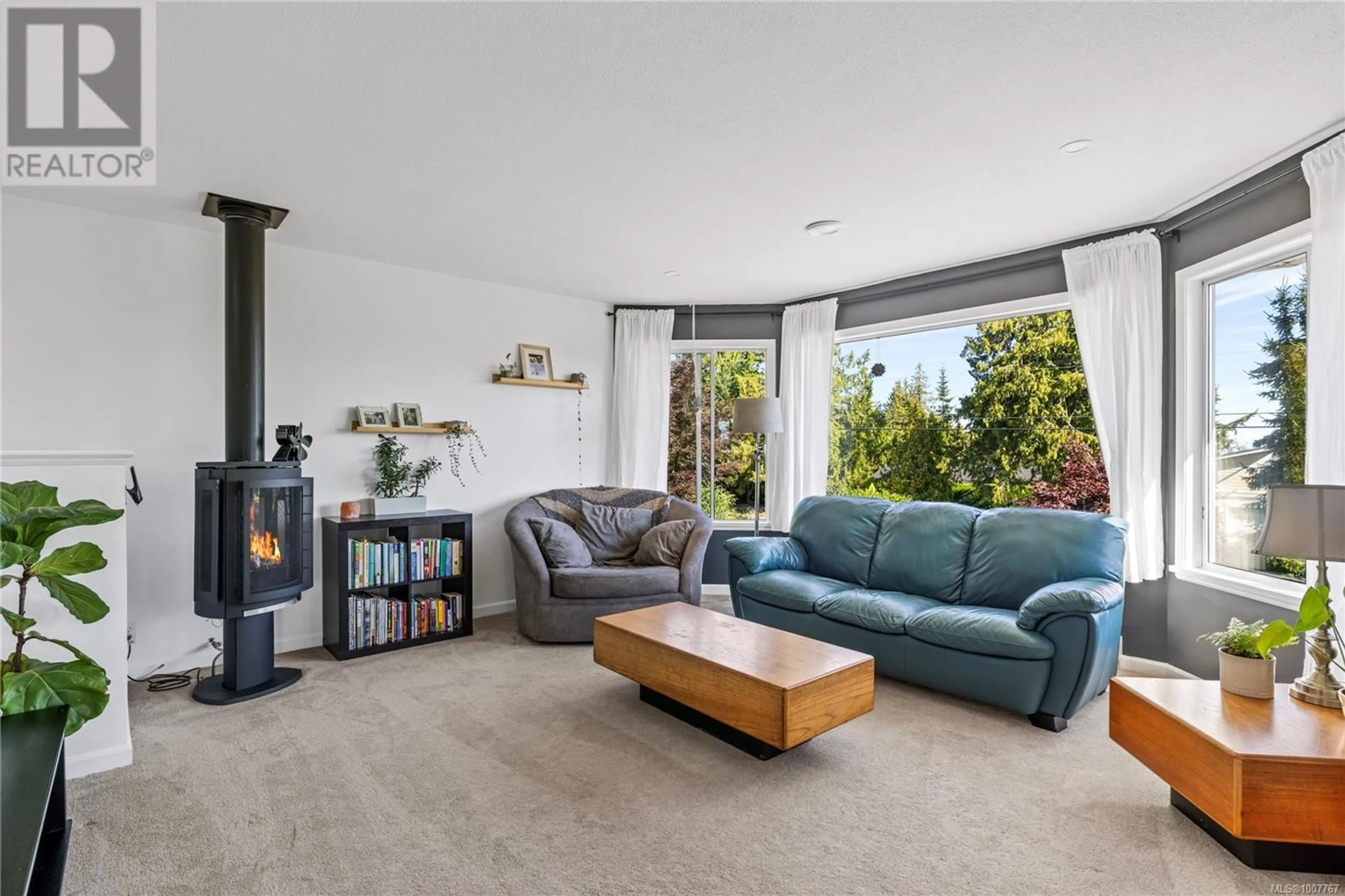 Living room with furniture, unknown for 1184 CENTRE ROAD, Qualicum Beach British Columbia V9K2G8