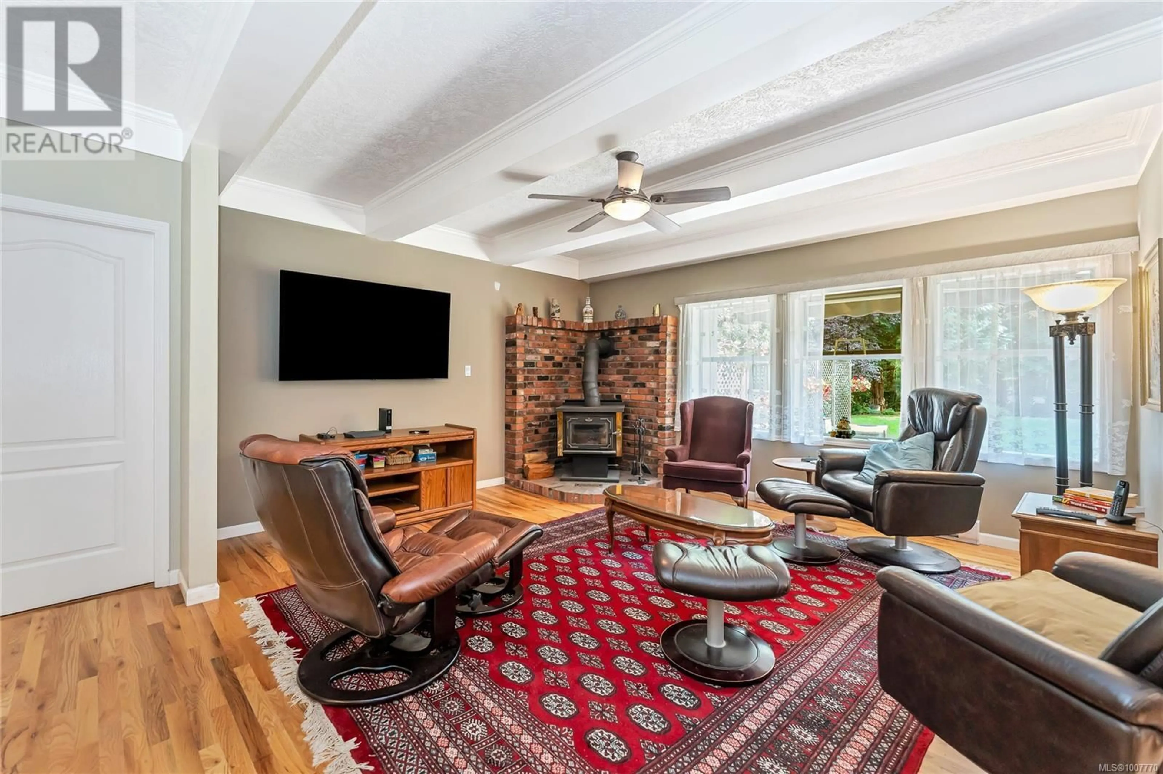 Living room with furniture, unknown for 591 ABOYNE AVENUE, North Saanich British Columbia V8L5G3
