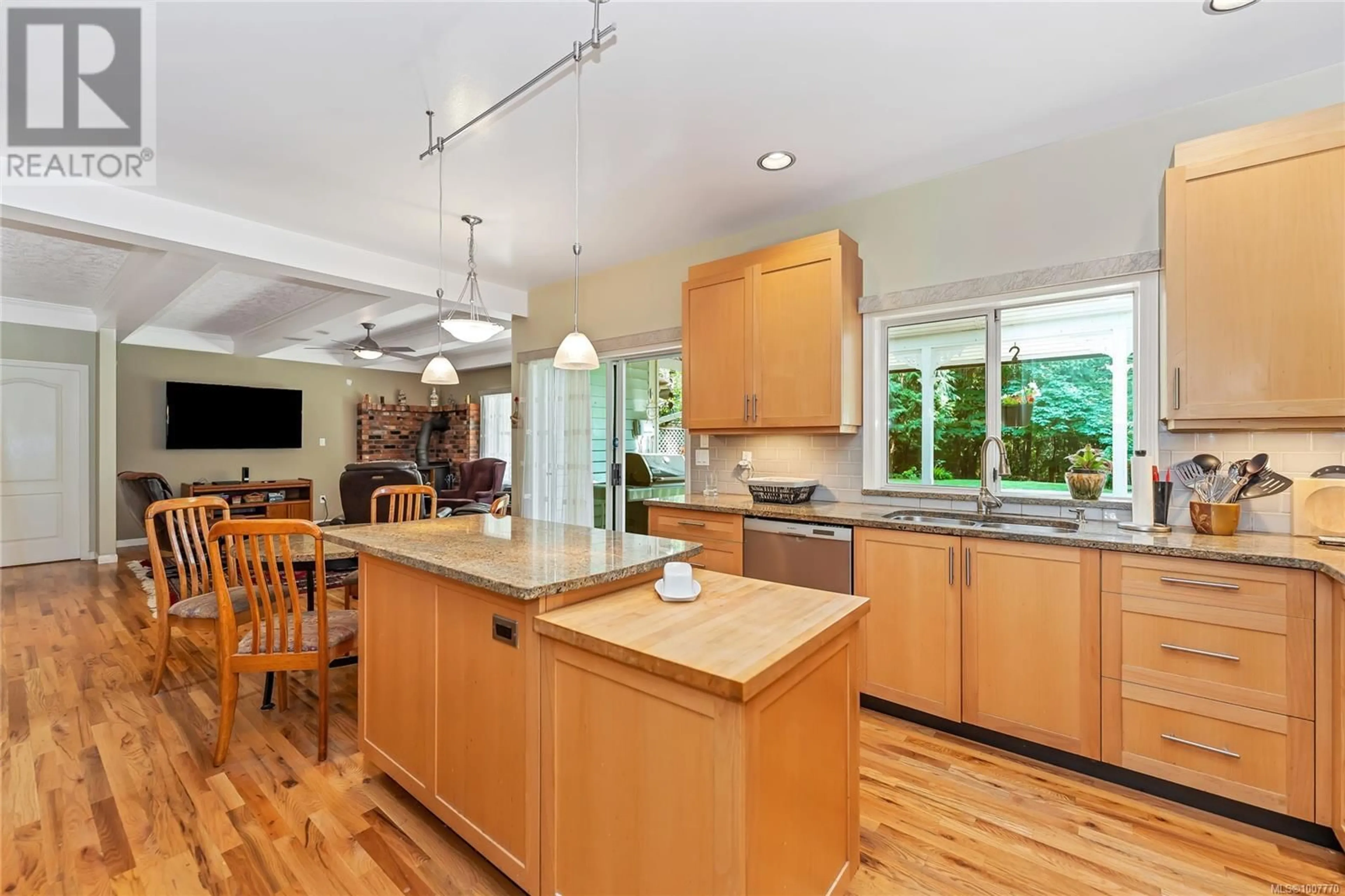 Open concept kitchen, unknown for 591 ABOYNE AVENUE, North Saanich British Columbia V8L5G3