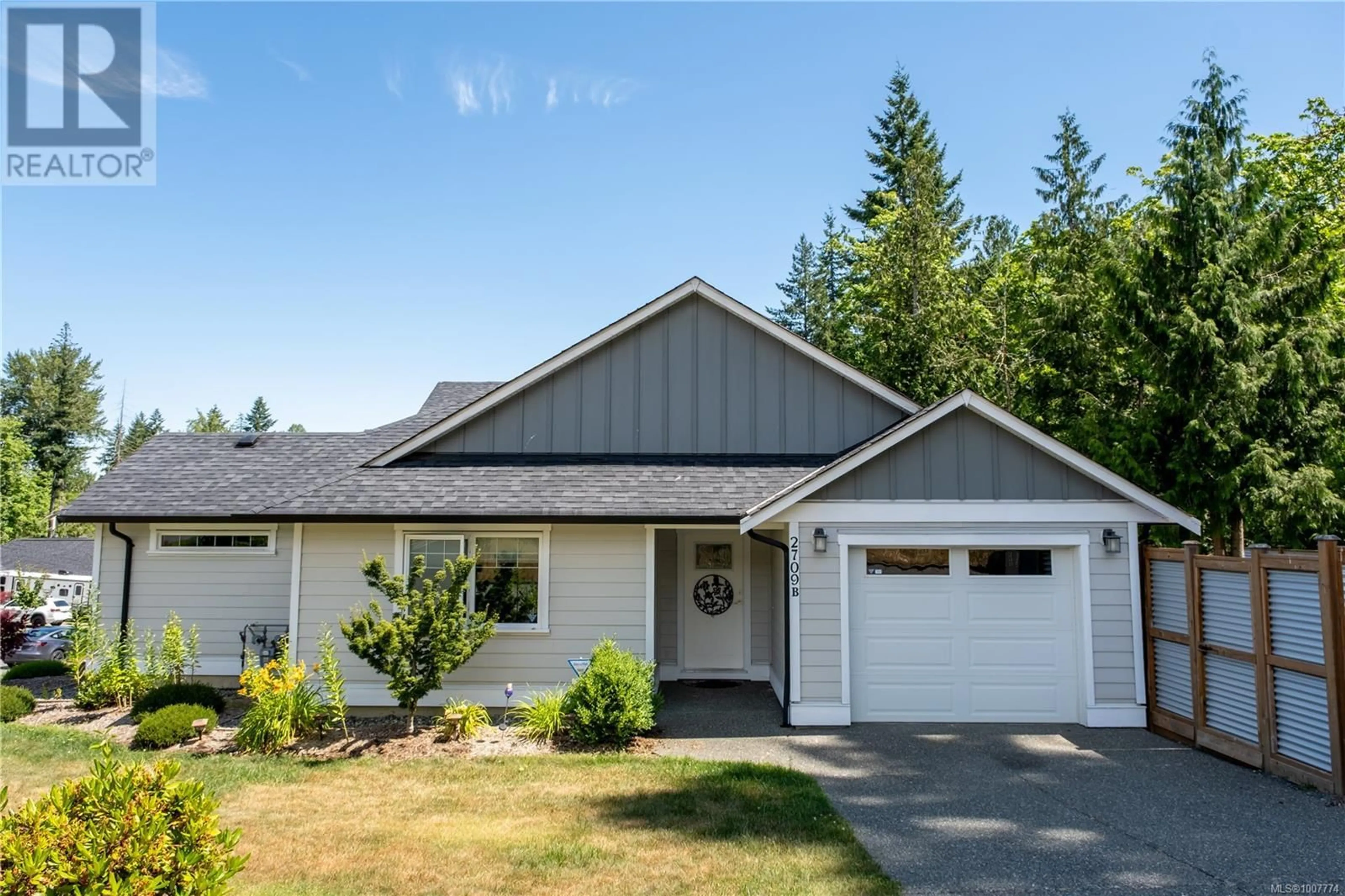 Home with vinyl exterior material, street for B - 2709 BICKLE STREET, Courtenay British Columbia V9N0C8