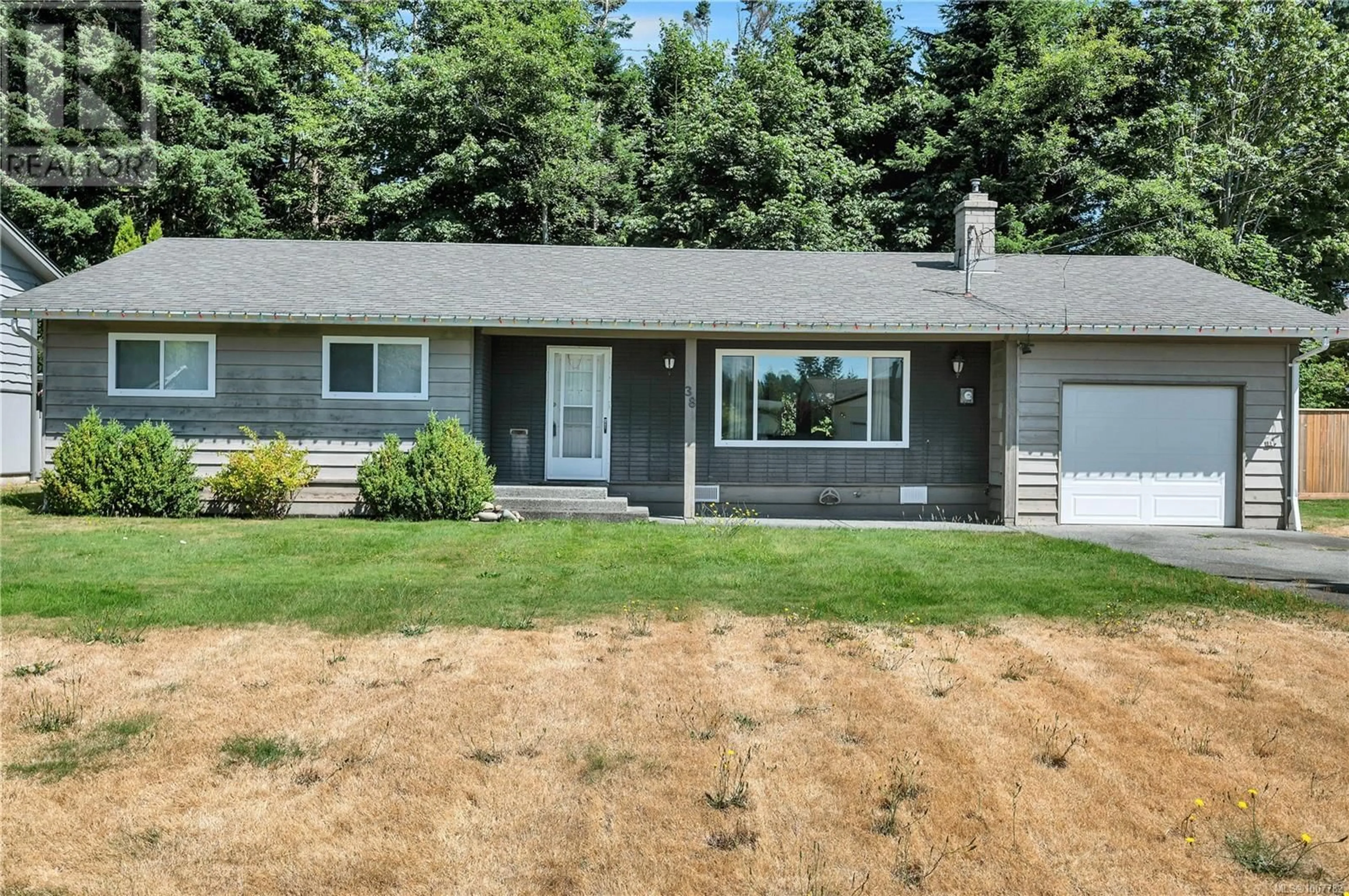 Home with vinyl exterior material, street for 38 OREGON ROAD, Campbell River British Columbia V9W5T1