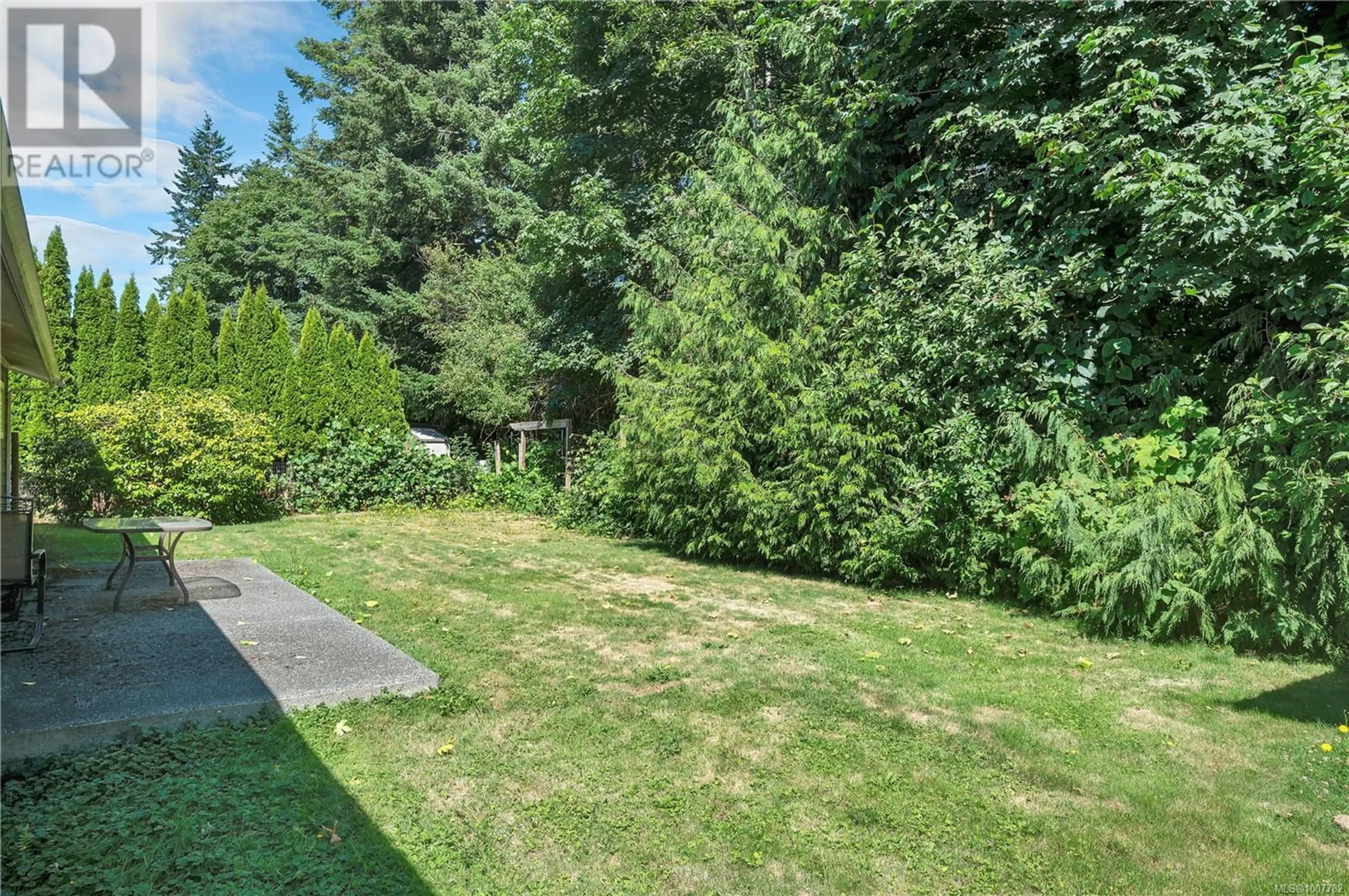 A pic from outside/outdoor area/front of a property/back of a property/a pic from drone, forest/trees view for 38 OREGON ROAD, Campbell River British Columbia V9W5T1