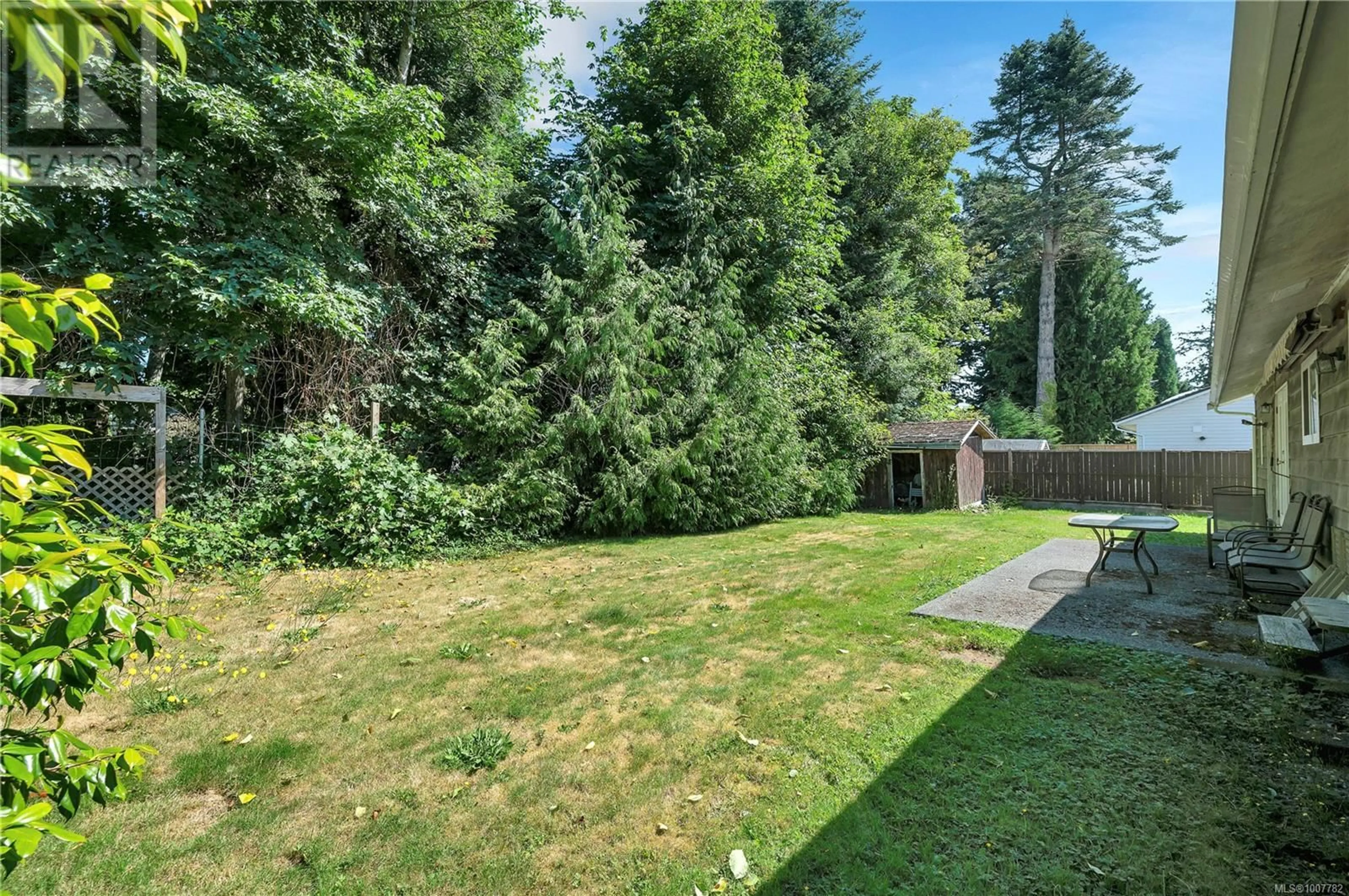A pic from outside/outdoor area/front of a property/back of a property/a pic from drone, forest/trees view for 38 OREGON ROAD, Campbell River British Columbia V9W5T1
