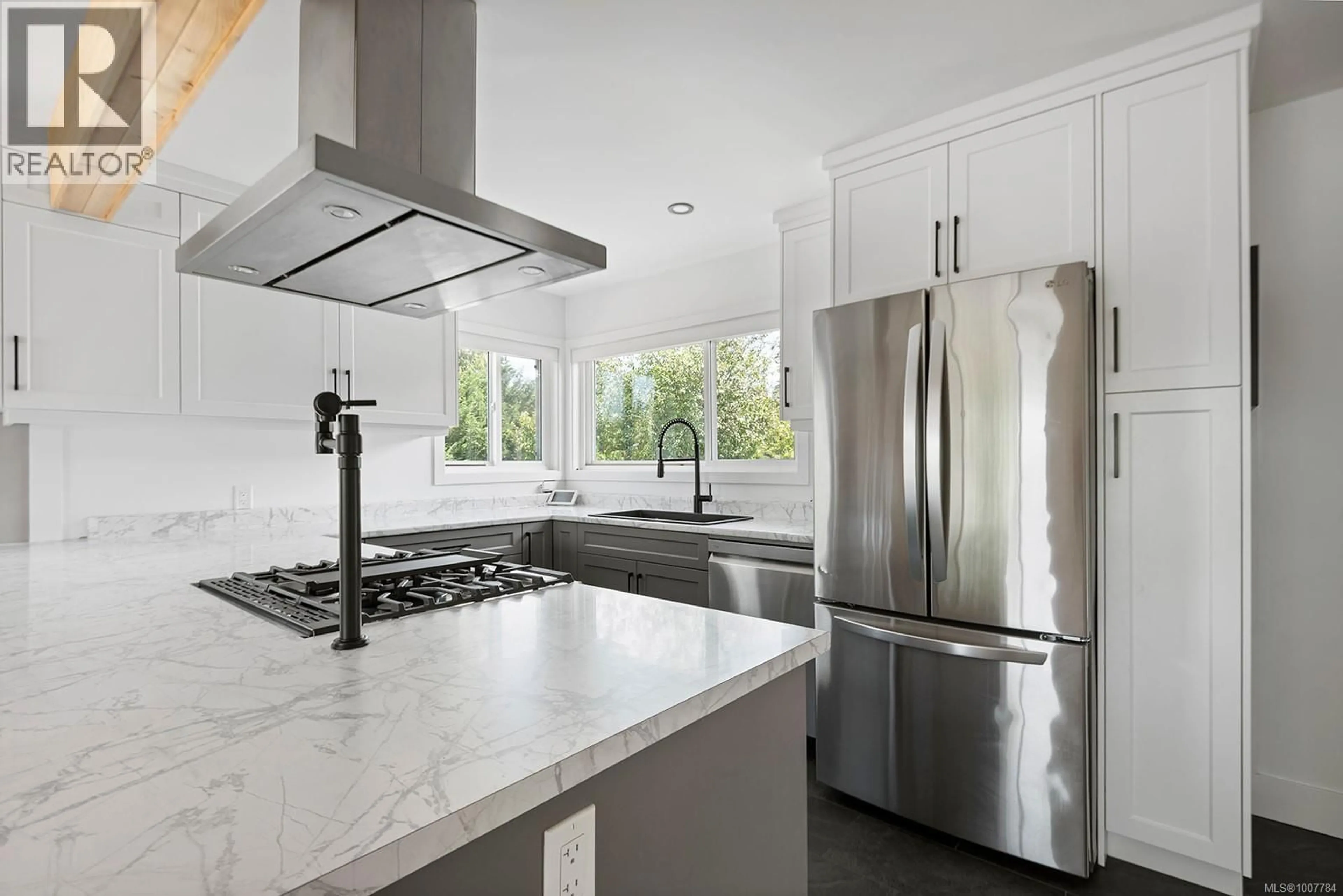 Contemporary kitchen, ceramic/tile floor for 3042 GEORGE STREET, Duncan British Columbia V9L2B2