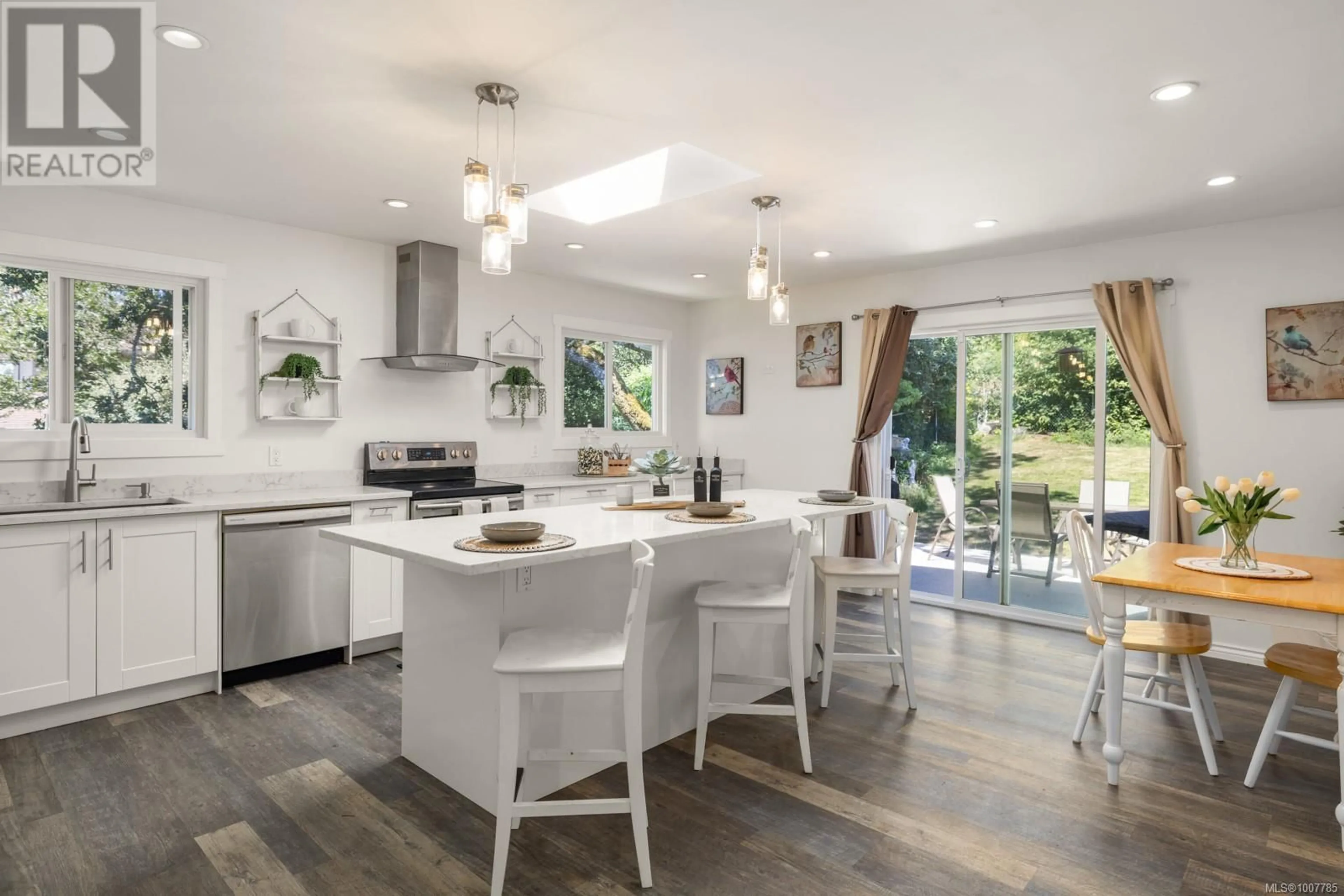 Open concept kitchen, unknown for 1338 PRILLAMAN AVENUE, Saanich British Columbia V9E2C6