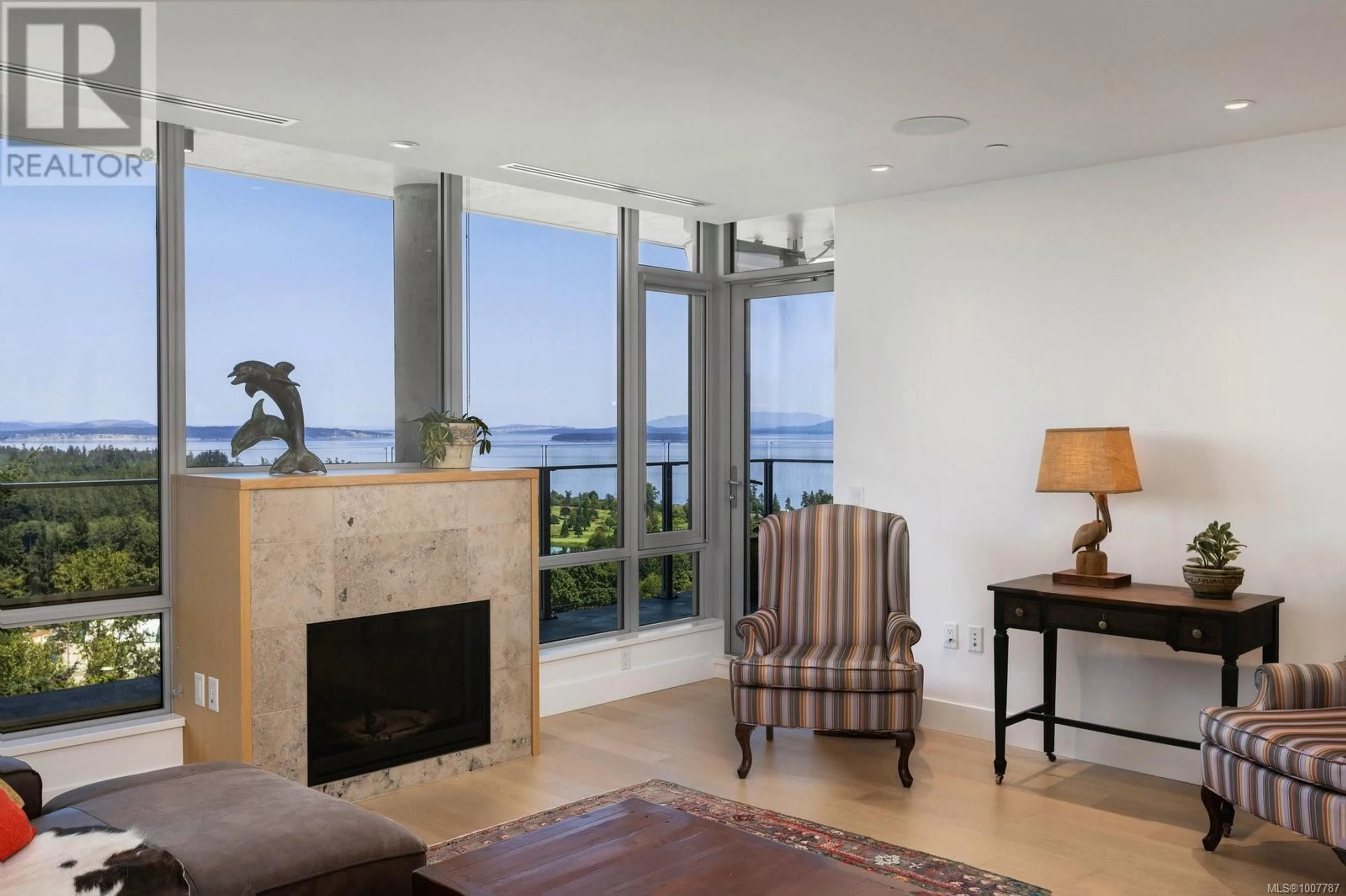 Living room with furniture, unknown for 602 - 5388 HILL RISE TERRACE, Saanich British Columbia V8Y3K3