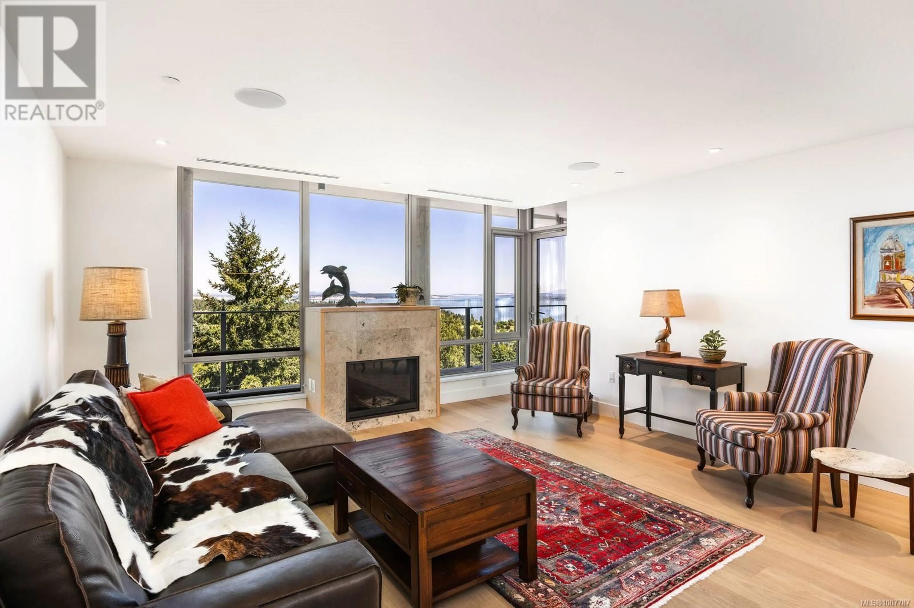 Living room with furniture, unknown for 602 - 5388 HILL RISE TERRACE, Saanich British Columbia V8Y3K3