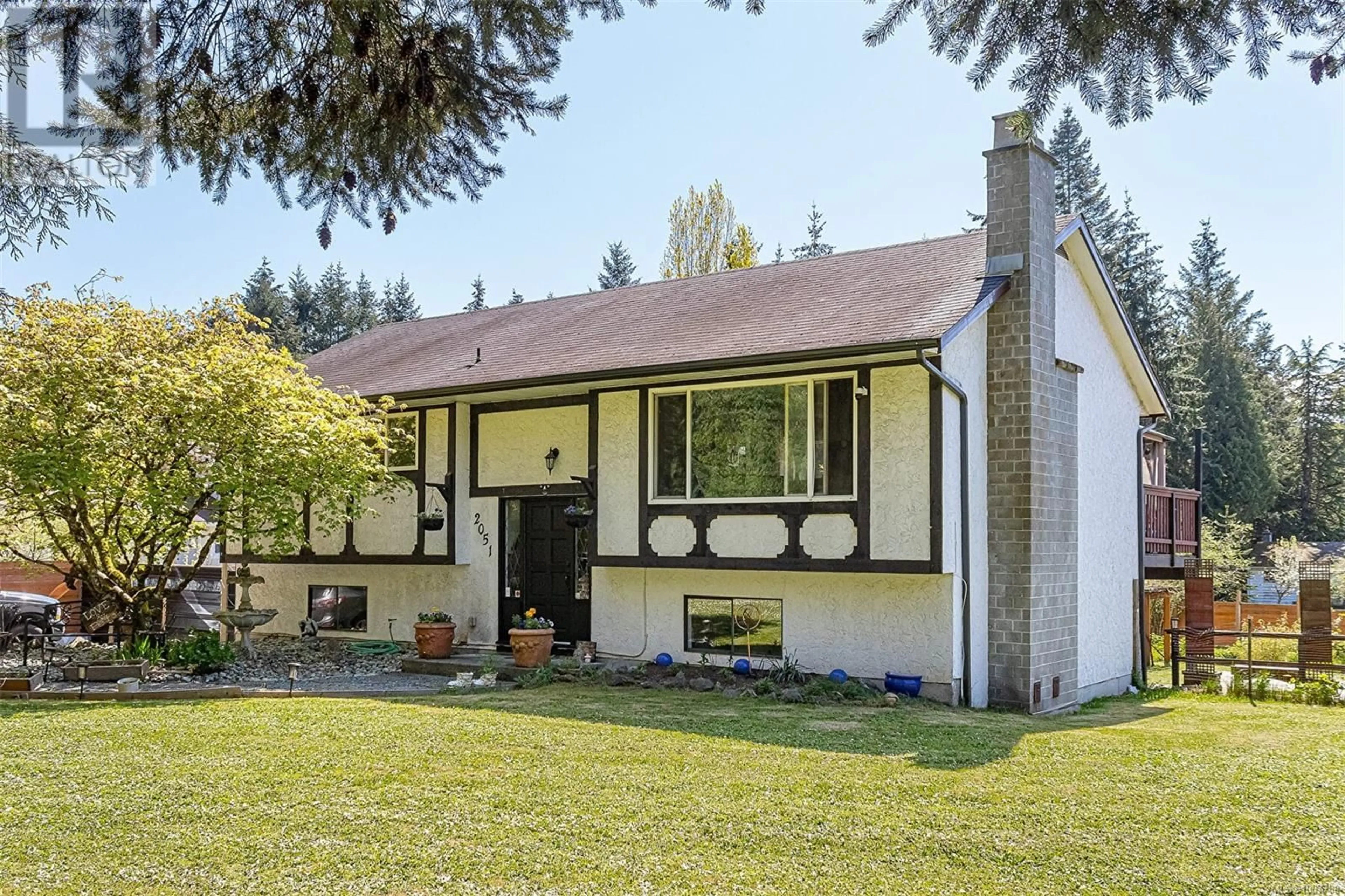 Home with vinyl exterior material, street for 2051 CEDAR ROAD NORTH, Nanaimo British Columbia V9X1J6