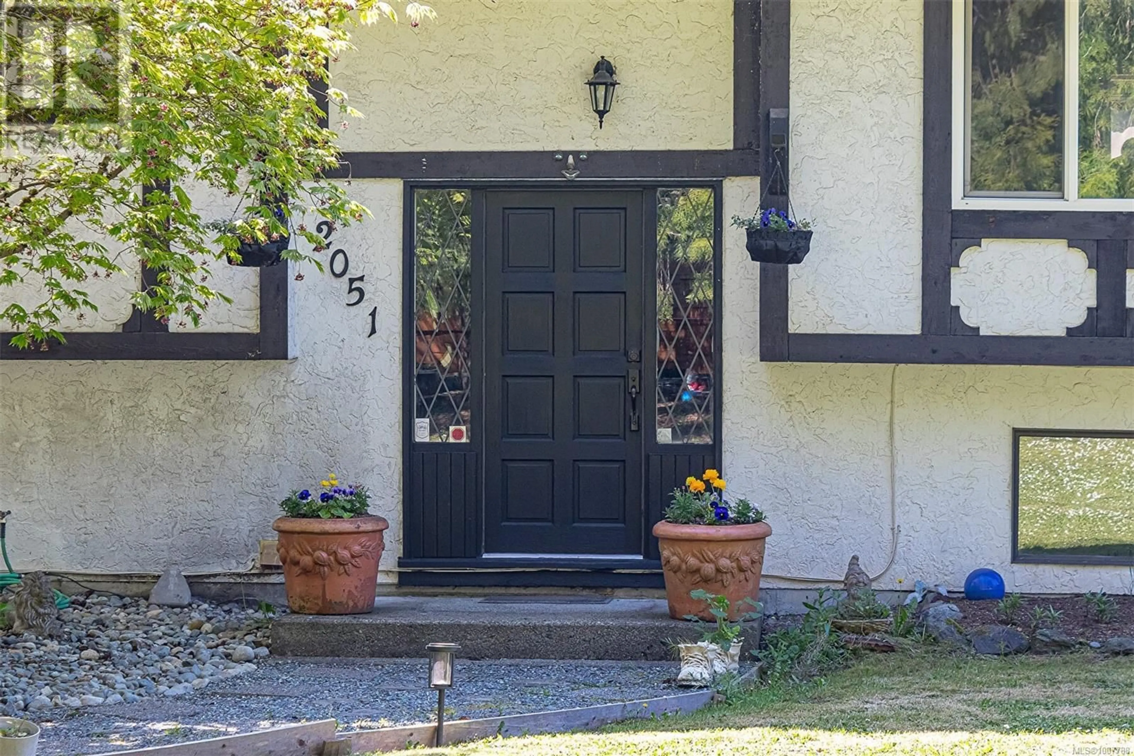 Indoor entryway for 2051 CEDAR ROAD NORTH, Nanaimo British Columbia V9X1J6