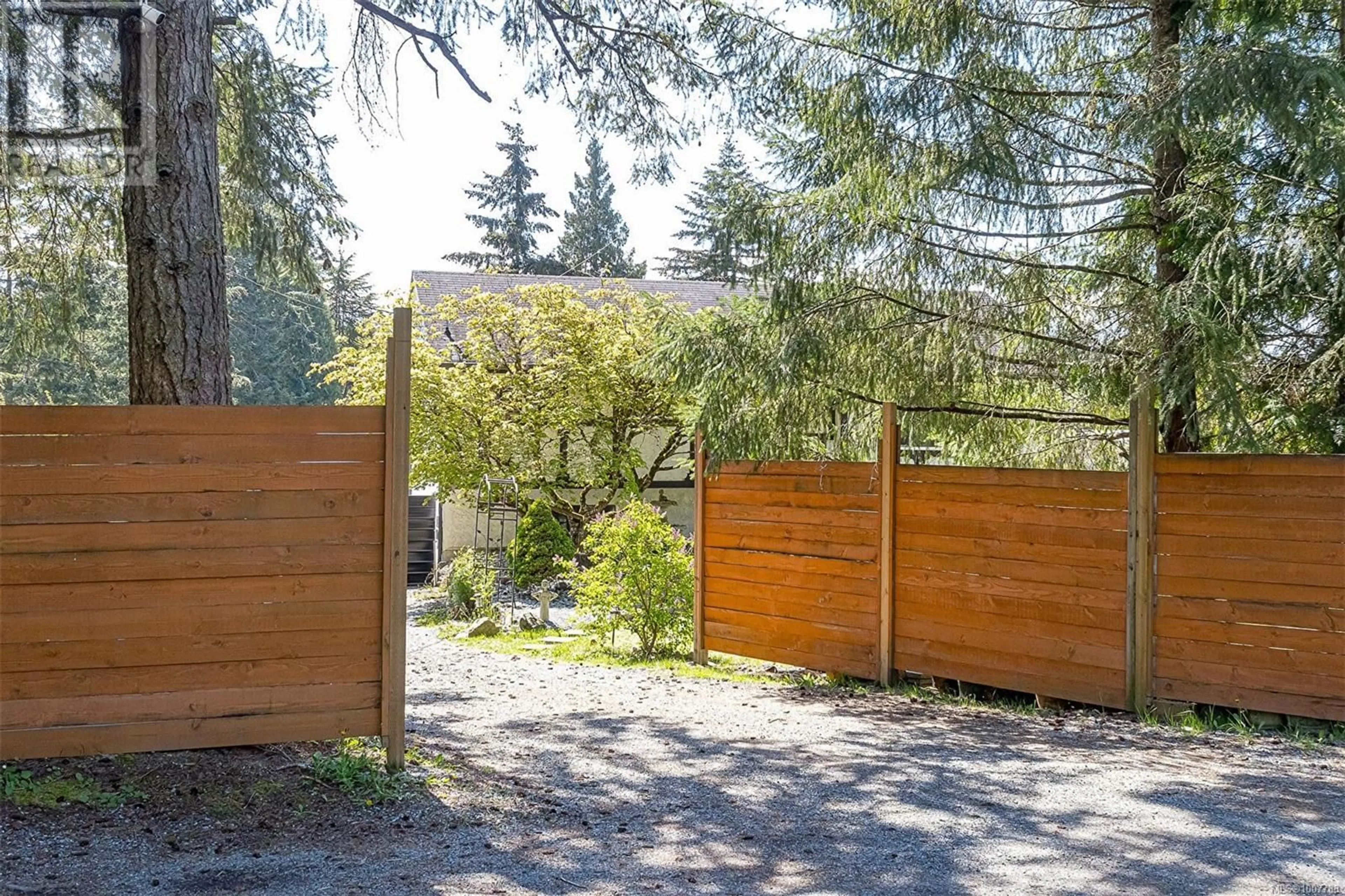 Patio, forest/trees view for 2051 CEDAR ROAD NORTH, Nanaimo British Columbia V9X1J6