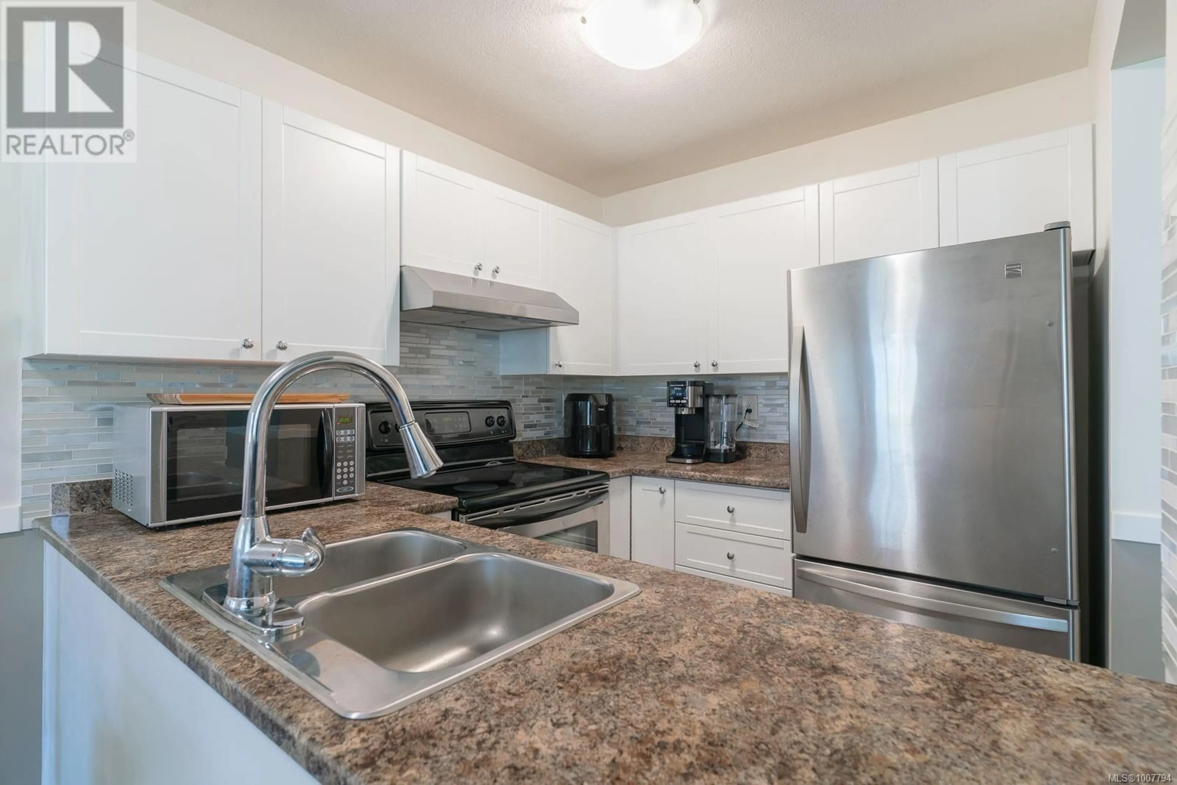 Standard kitchen, ceramic/tile floor for 30 - 260 HARWELL ROAD, Nanaimo British Columbia V9R6V1