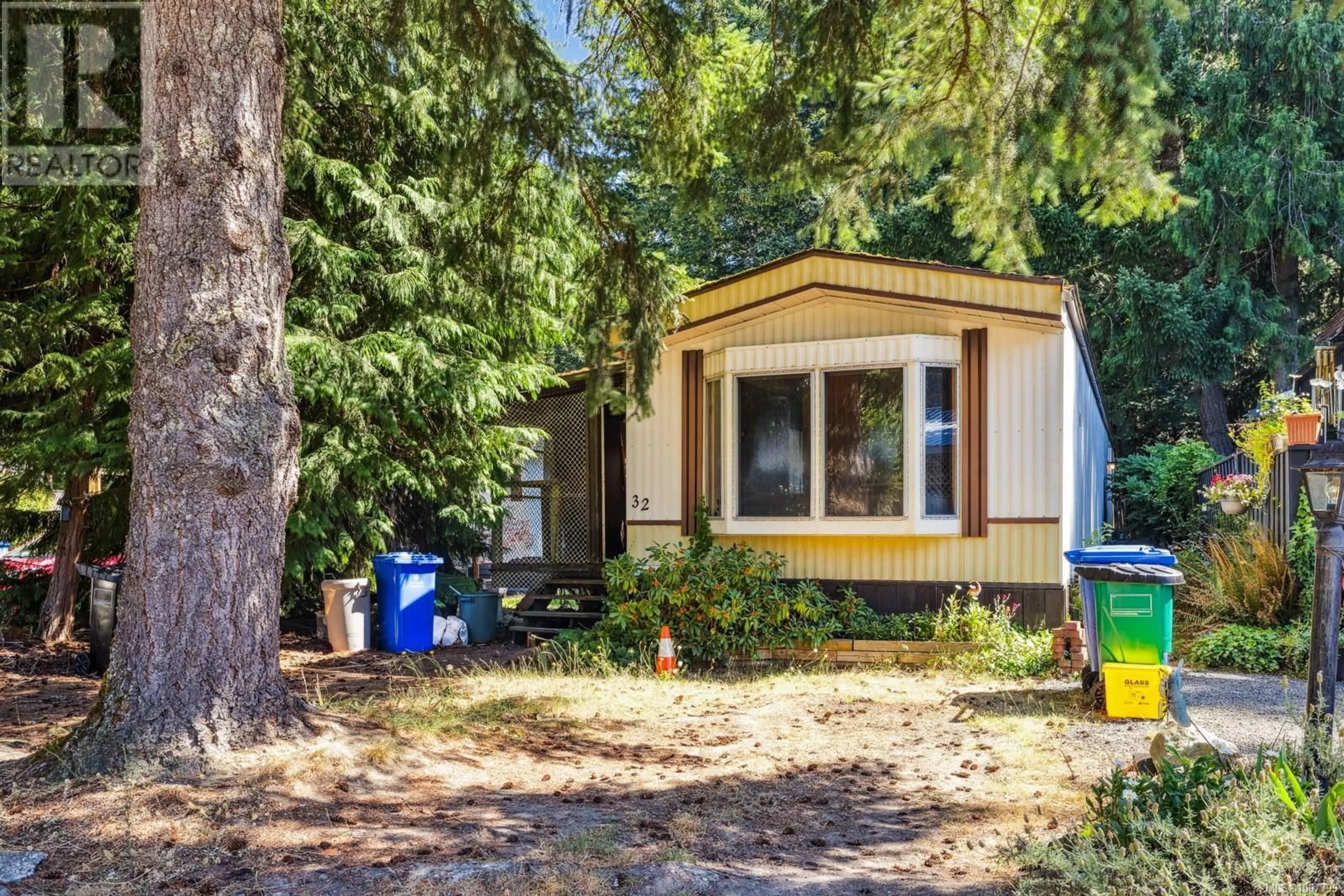 Home with vinyl exterior material, street for 32 - 2785 WALLBANK ROAD, Shawnigan Lake British Columbia V8H2A5