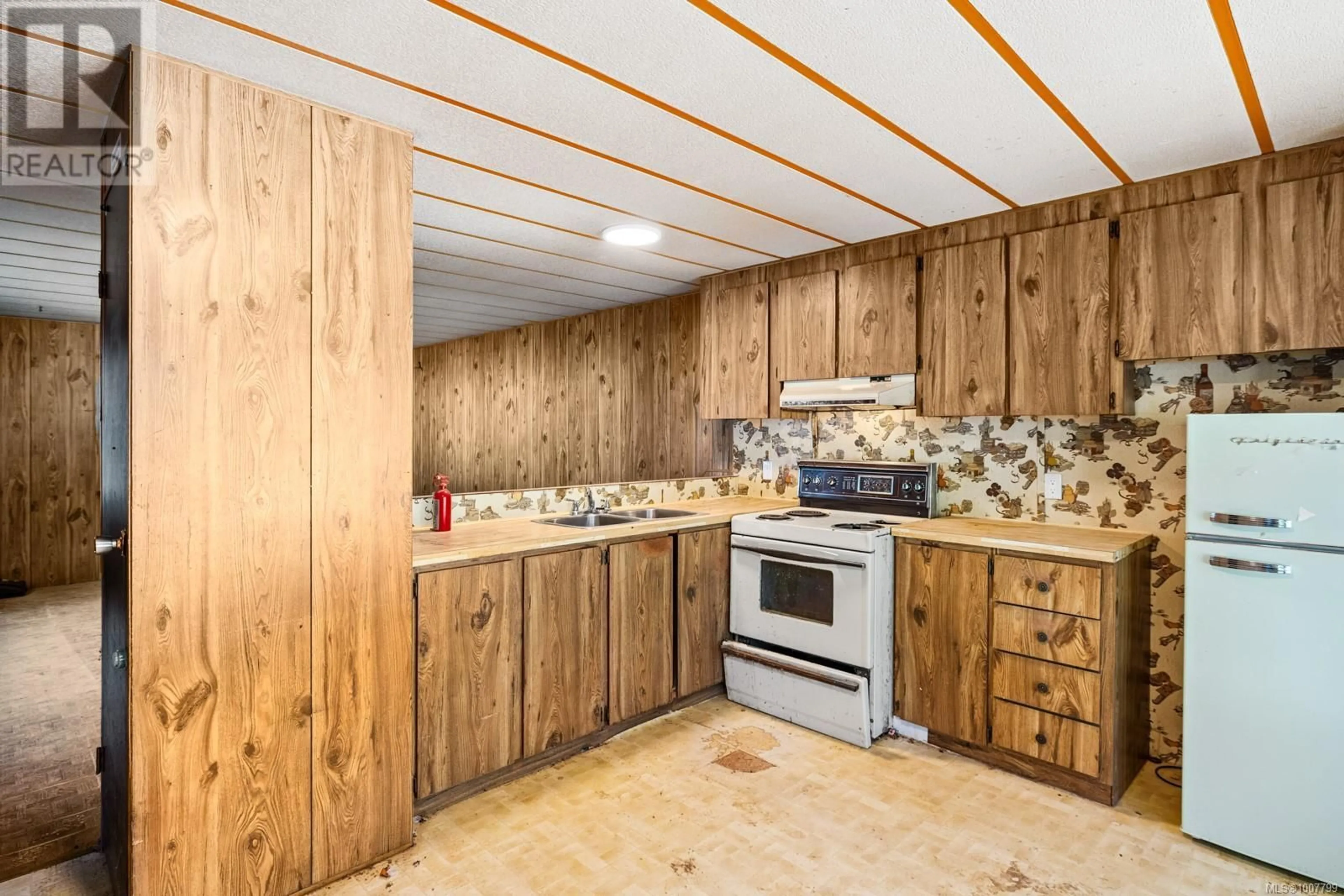 Standard kitchen, ceramic/tile floor for 32 - 2785 WALLBANK ROAD, Shawnigan Lake British Columbia V8H2A5