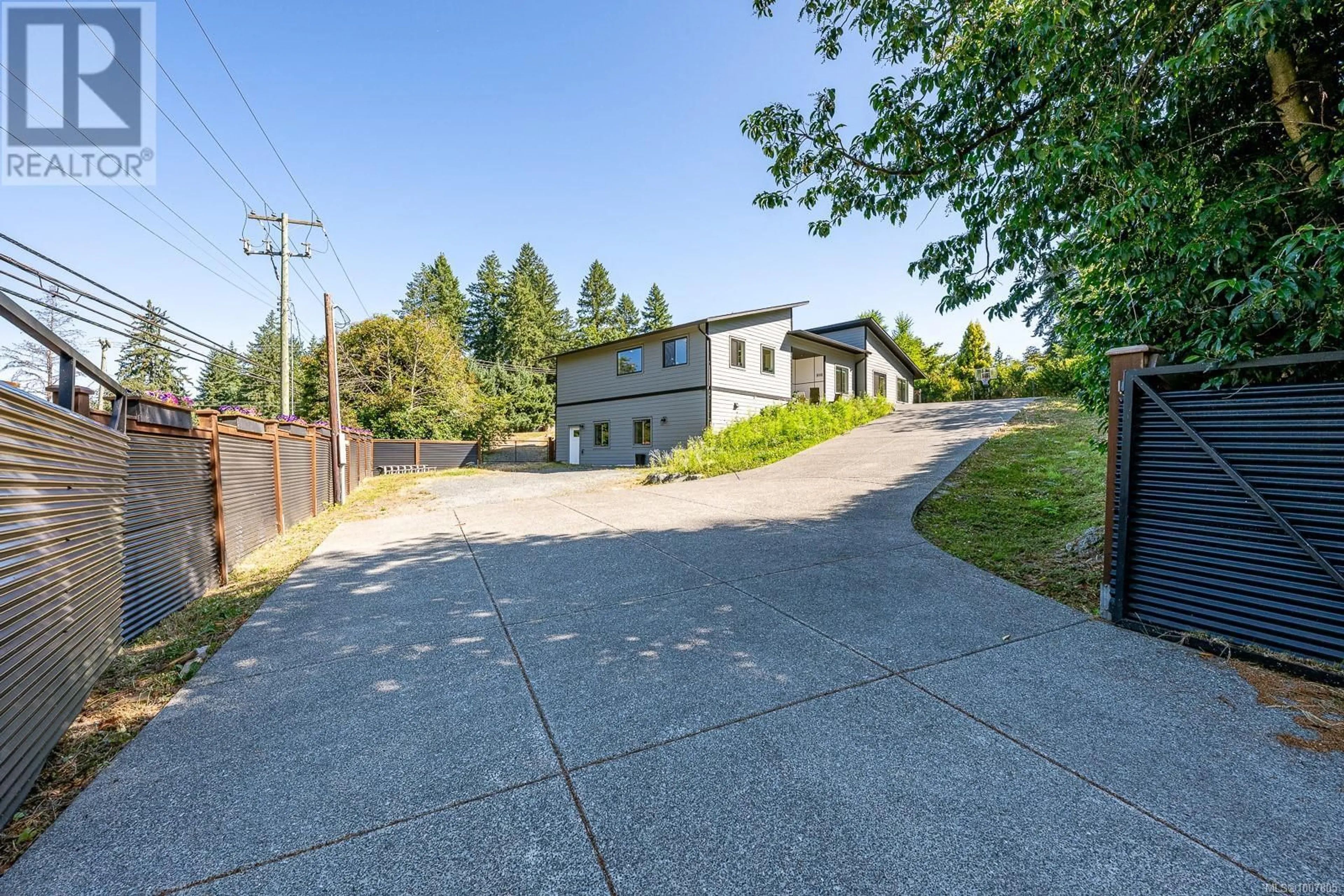 A pic from outside/outdoor area/front of a property/back of a property/a pic from drone, street for 4698 ISLAND HIGHWAY, Courtenay British Columbia V9N5Y6