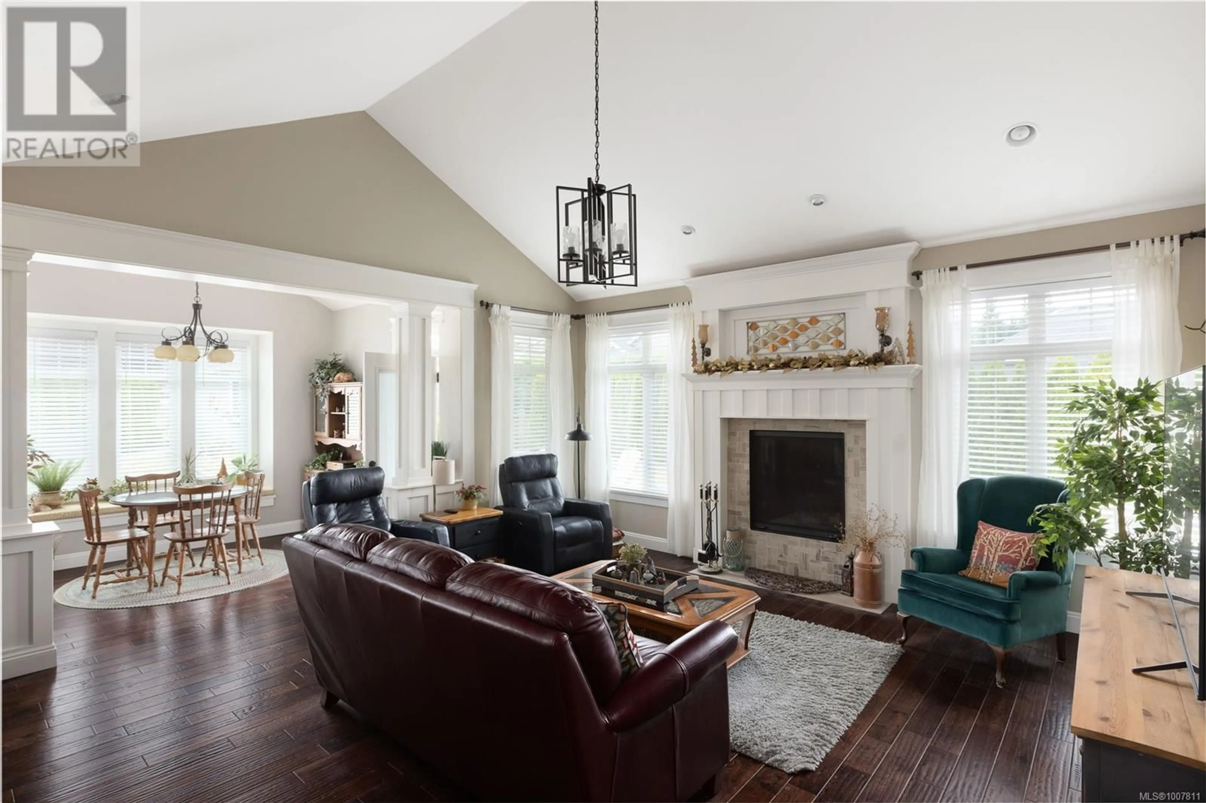 Living room with furniture, unknown for 2560 FAULKNER PLACE, Mill Bay British Columbia V0R2P2
