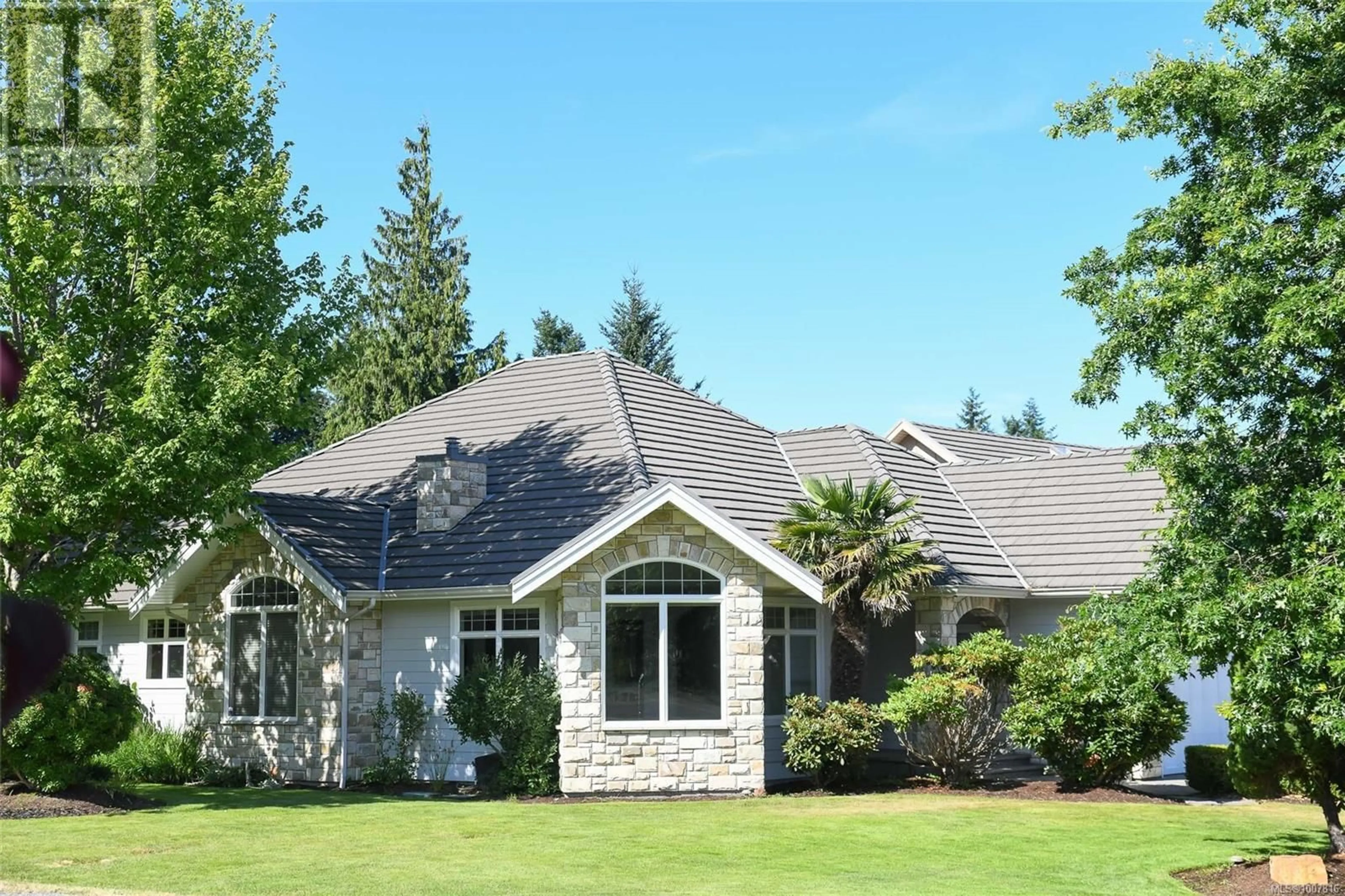 Home with vinyl exterior material, unknown for 3300 MAJESTIC DRIVE, Courtenay British Columbia V9N9X5