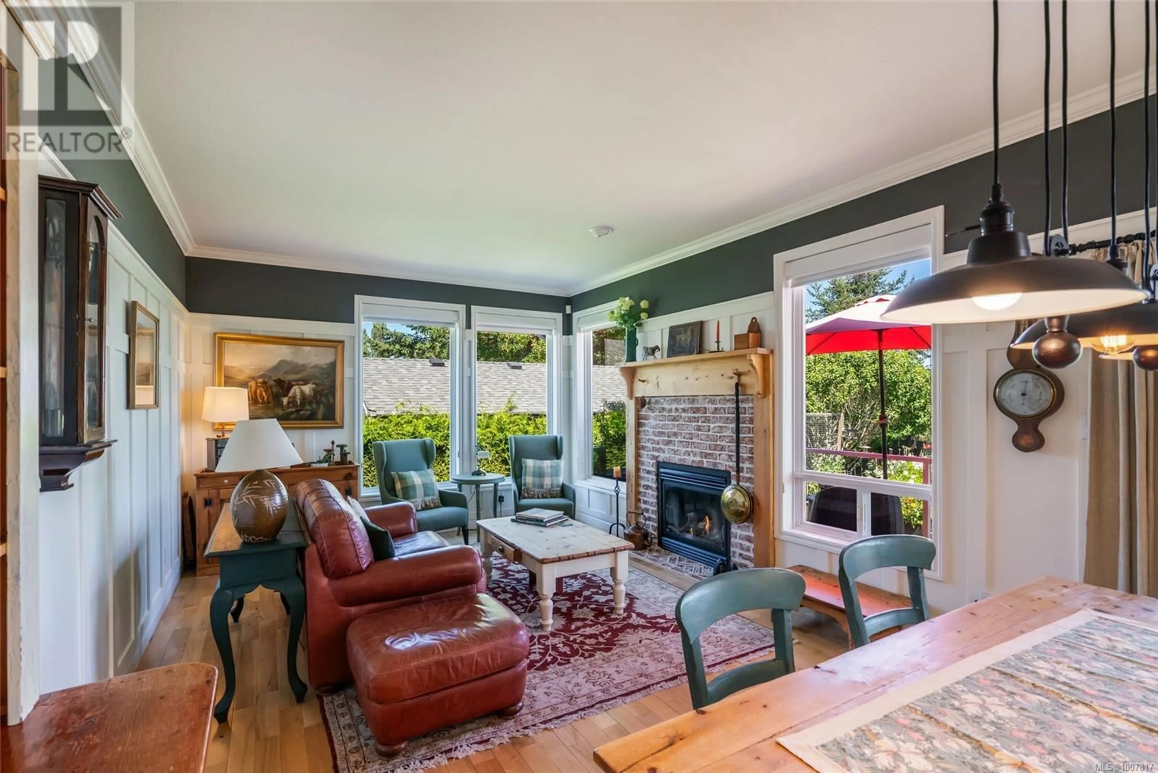 Living room with furniture, unknown for 500 MUIRFIELD CLOSE, Qualicum Beach British Columbia V9K2J9