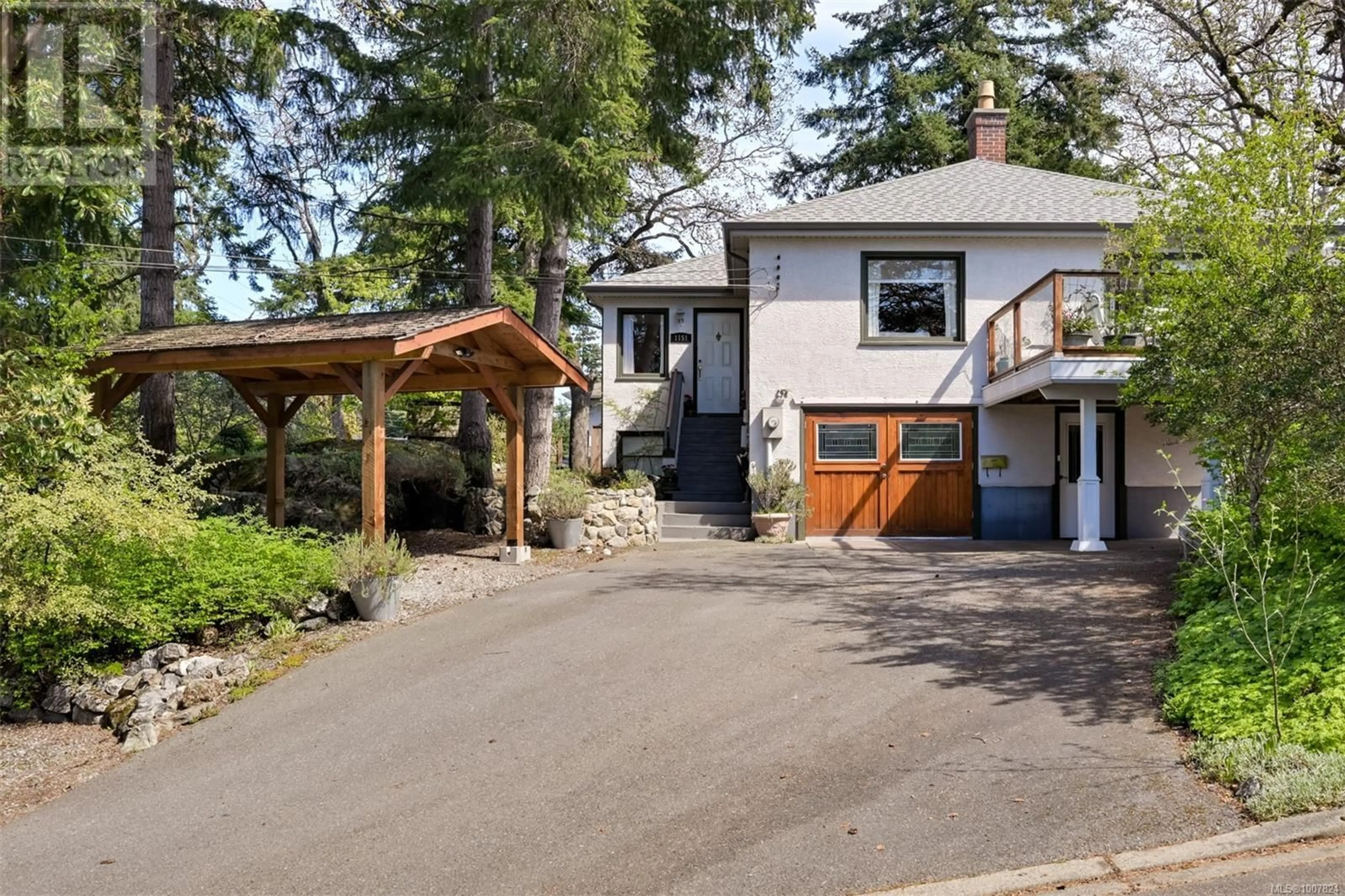 A pic from outside/outdoor area/front of a property/back of a property/a pic from drone, street for 1151 REYNOLDS ROAD, Saanich British Columbia V8P2K5
