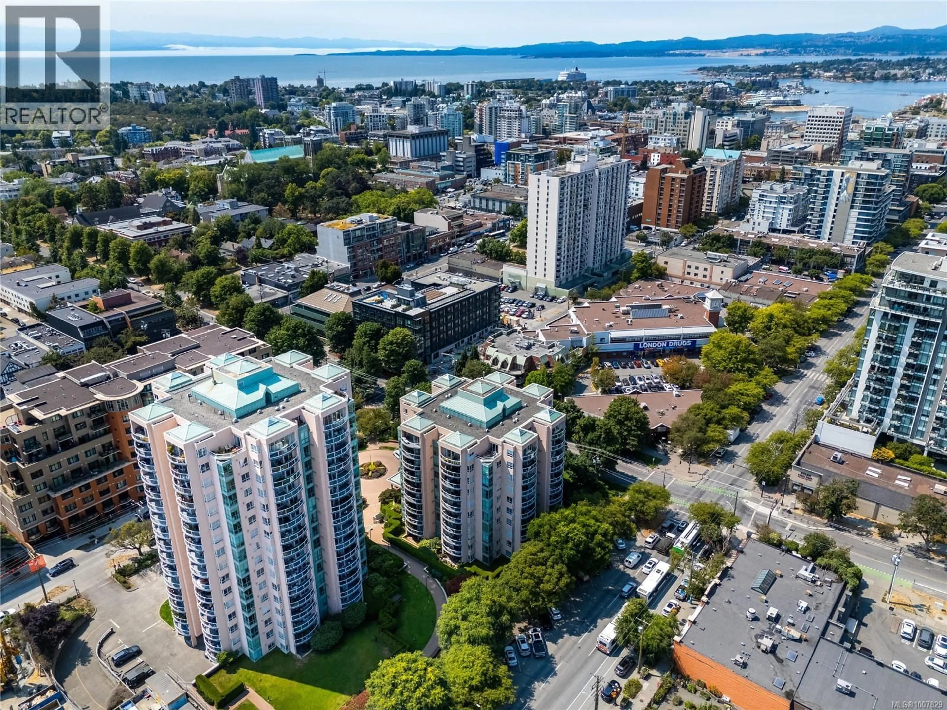 A pic from outside/outdoor area/front of a property/back of a property/a pic from drone, city buildings view from balcony for 501 - 1020 VIEW STREET, Victoria British Columbia V8V4Y3