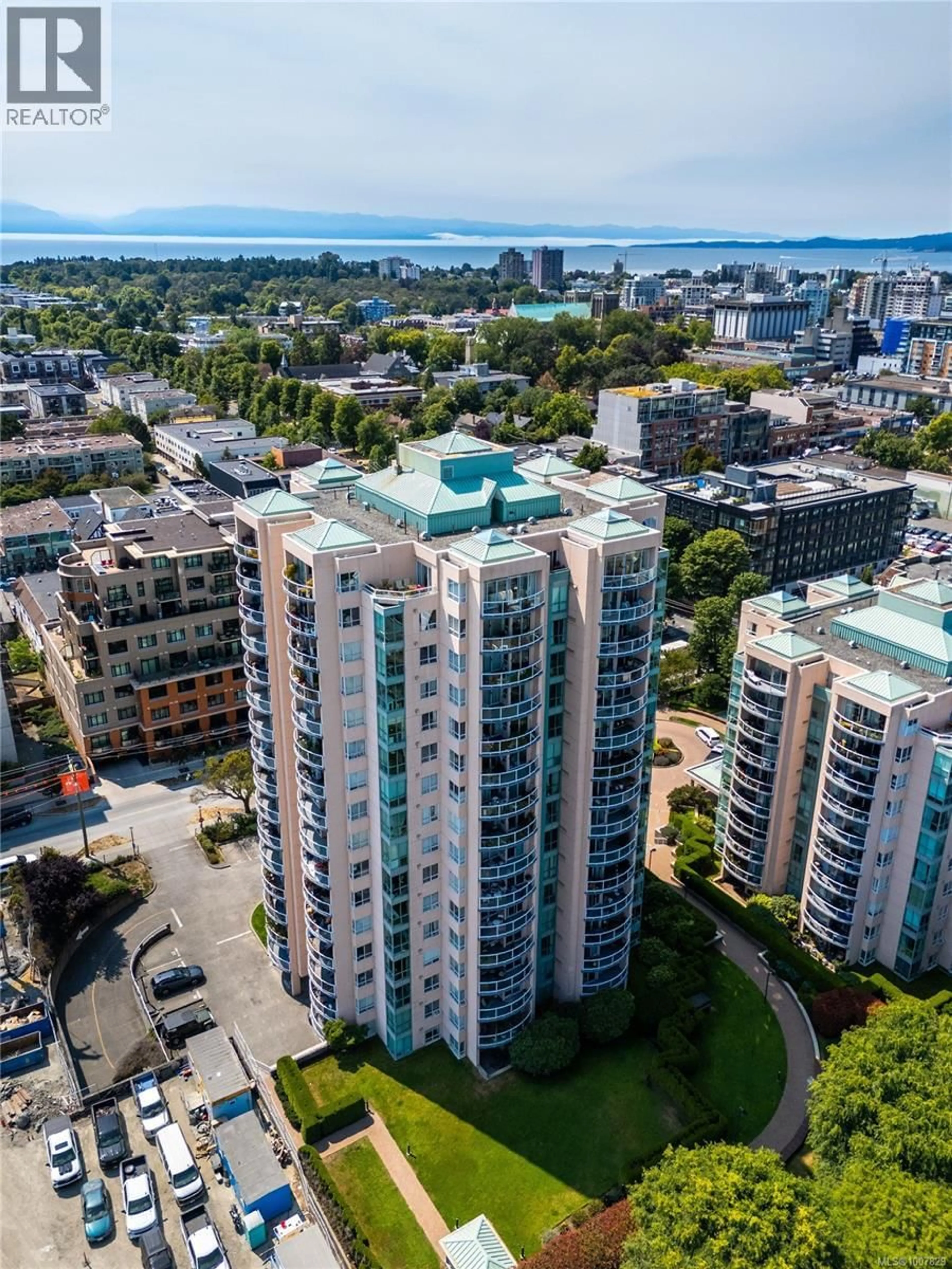 A pic from outside/outdoor area/front of a property/back of a property/a pic from drone, city buildings view from balcony for 501 - 1020 VIEW STREET, Victoria British Columbia V8V4Y3