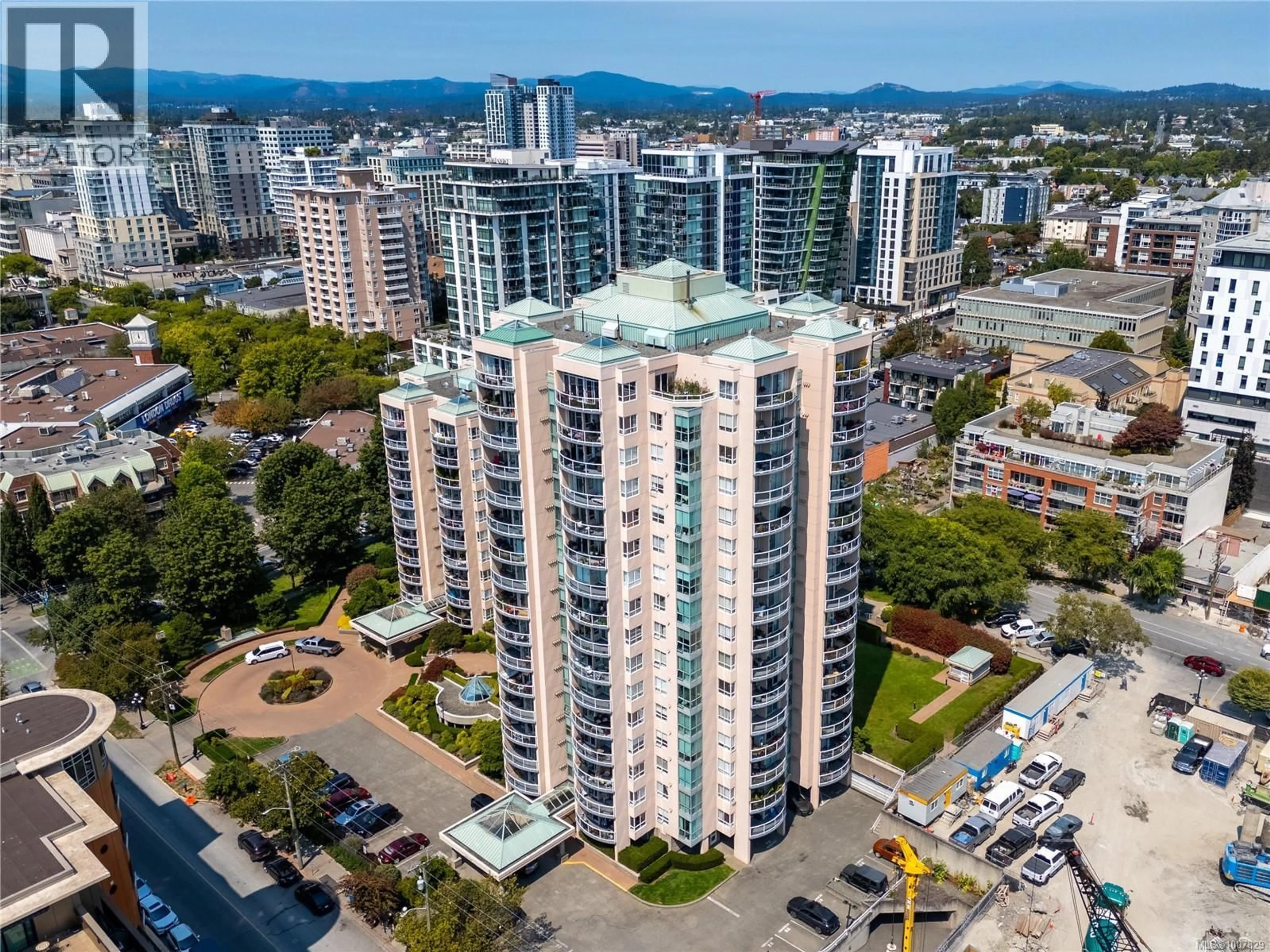 A pic from outside/outdoor area/front of a property/back of a property/a pic from drone, city buildings view from balcony for 501 - 1020 VIEW STREET, Victoria British Columbia V8V4Y3