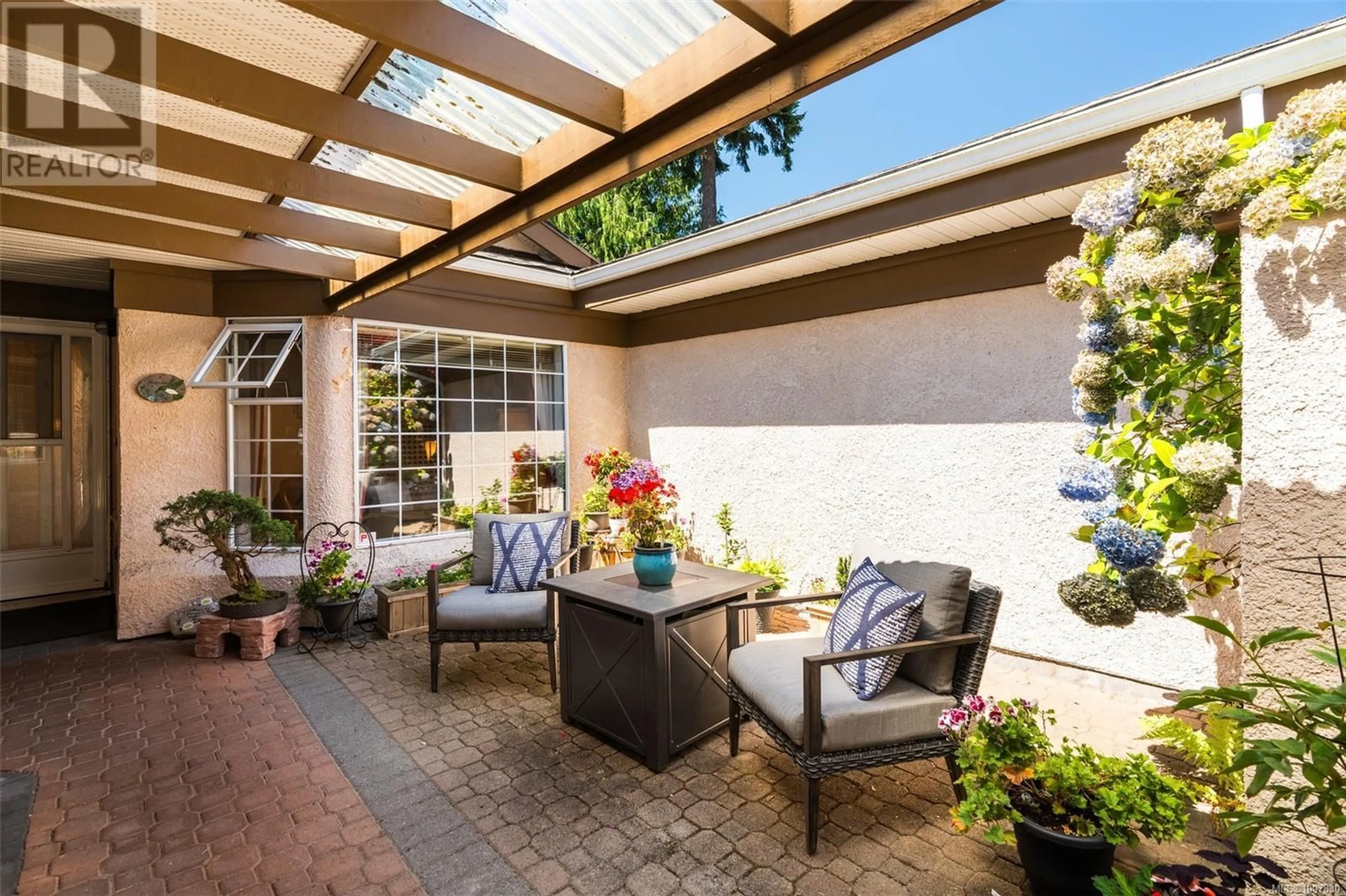 Patio, street for 48 - 901 KENTWOOD LANE, Saanich British Columbia V8Y2Y9