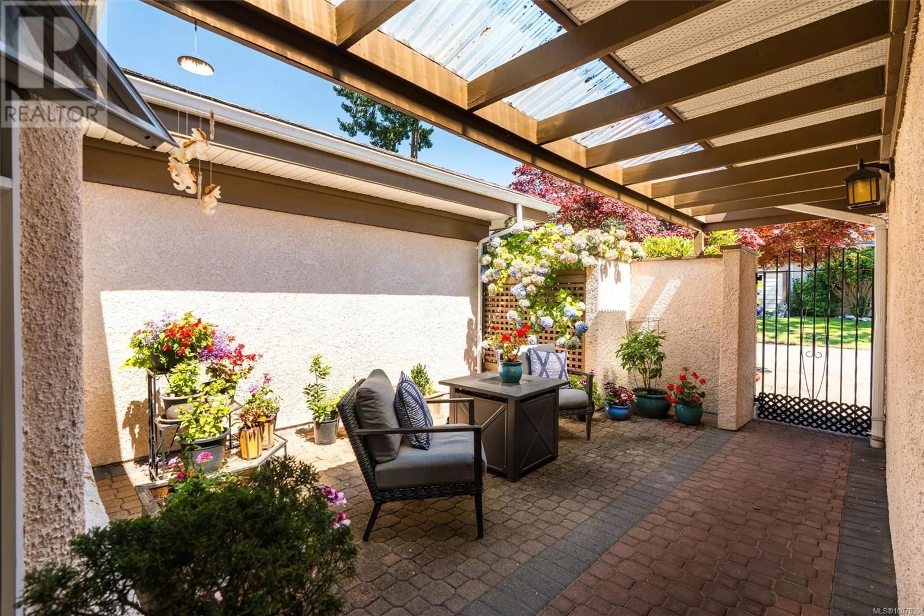 Patio, street for 48 - 901 KENTWOOD LANE, Saanich British Columbia V8Y2Y9