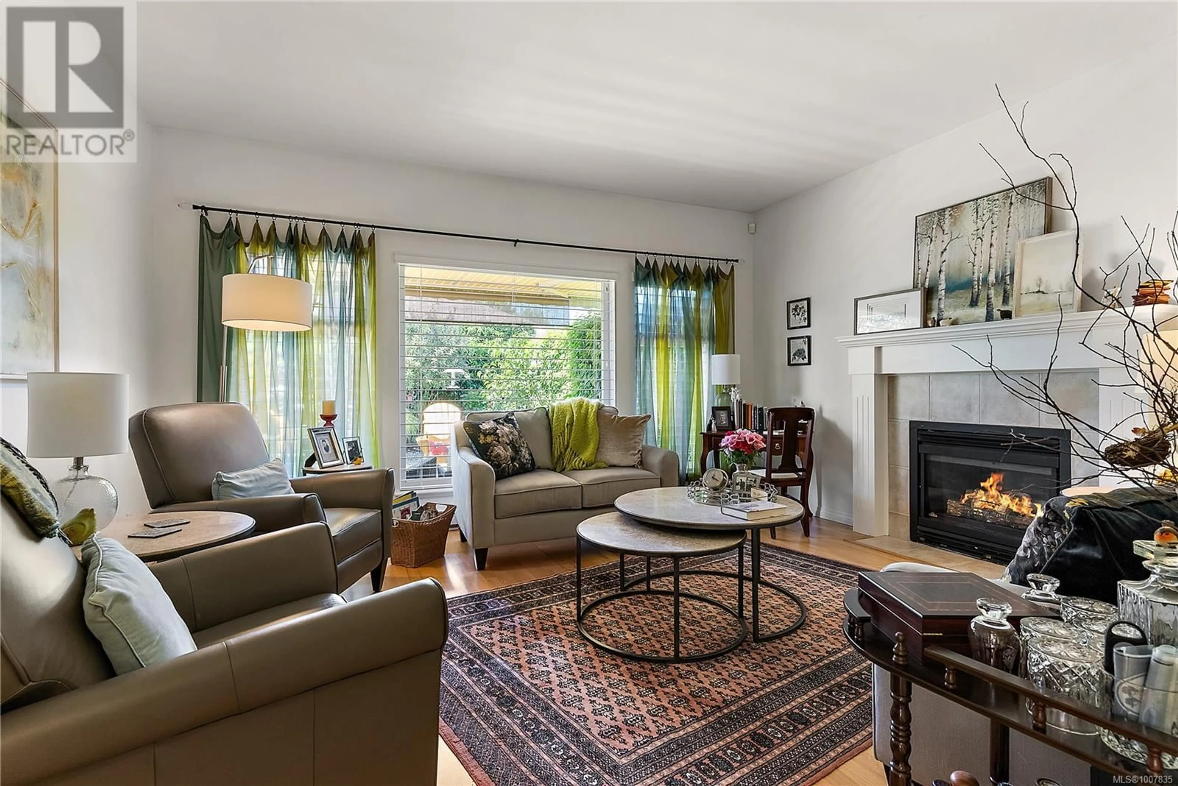 Living room with furniture, unknown for 7952 POLO PARK CRESCENT, Central Saanich British Columbia V8M2J4