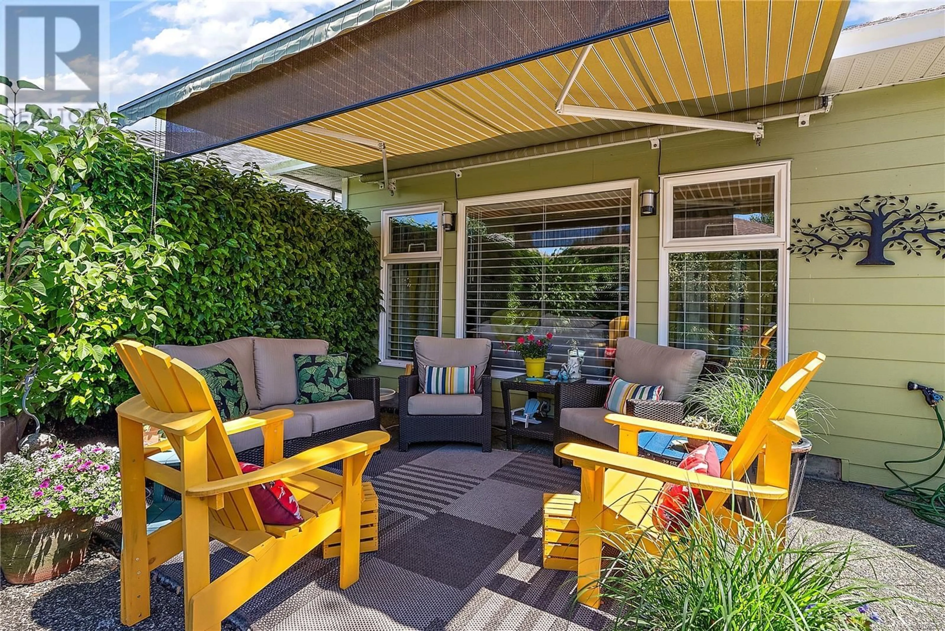Patio, street for 7952 POLO PARK CRESCENT, Central Saanich British Columbia V8M2J4