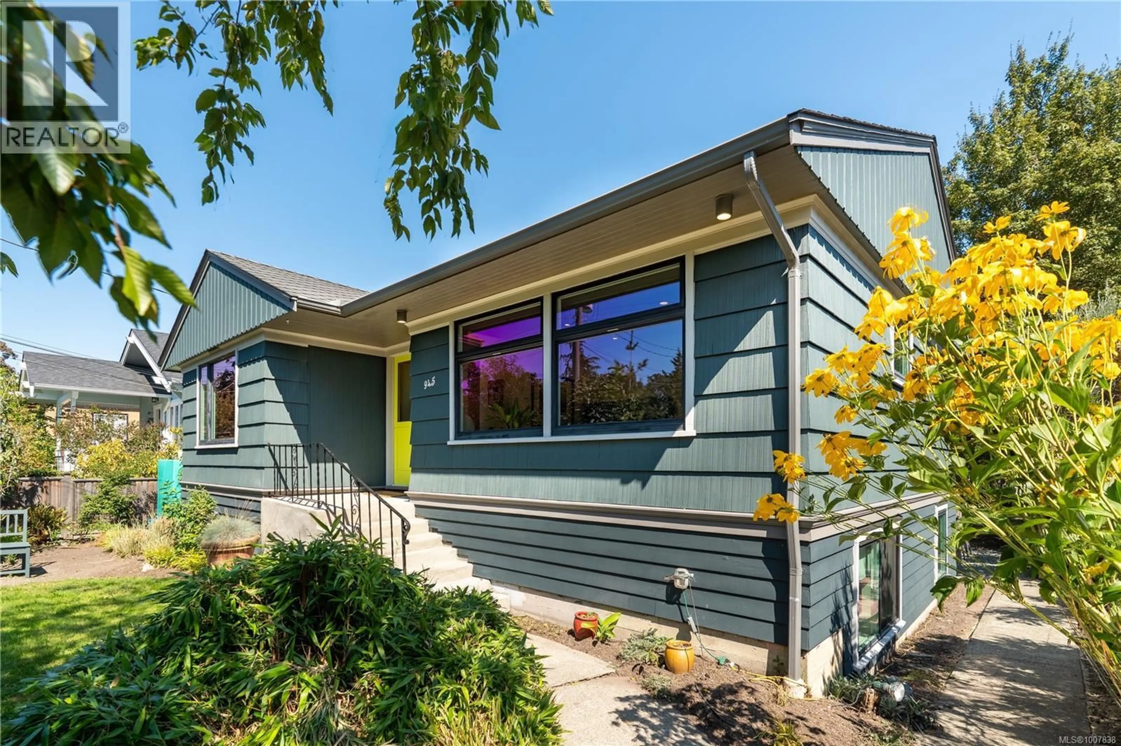 Home with vinyl exterior material, street for 945 COWICHAN STREET, Victoria British Columbia V8S4E5