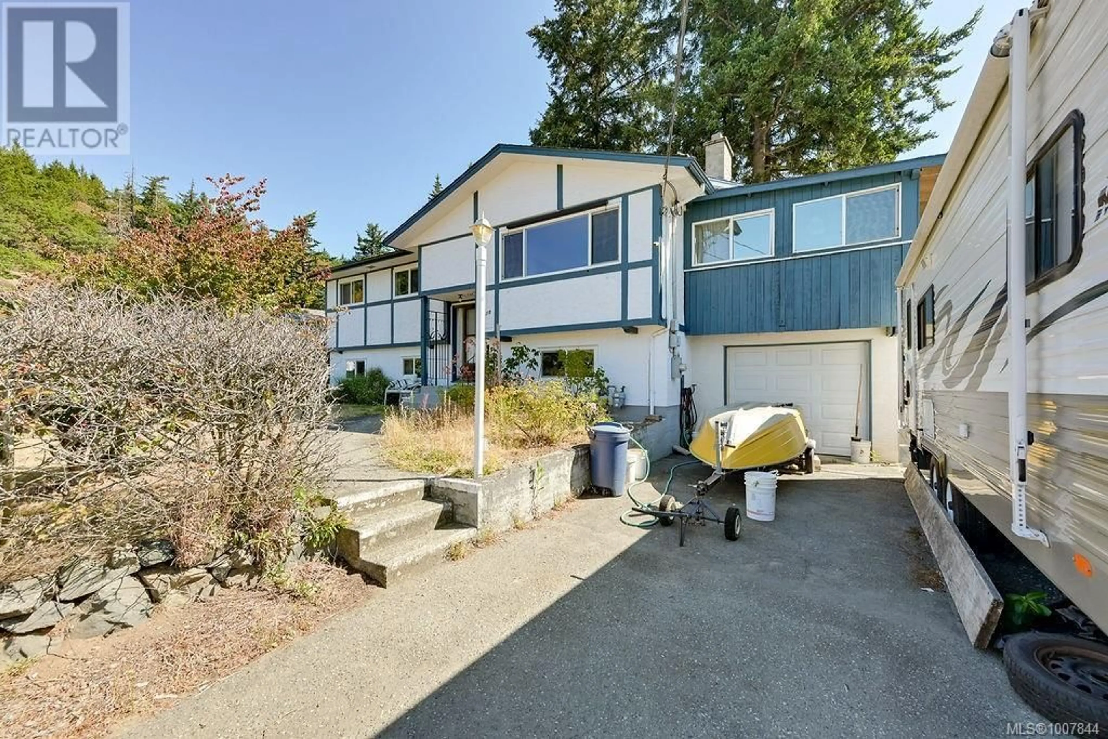 A pic from outside/outdoor area/front of a property/back of a property/a pic from drone, street for 1318 GLENRIDGE DRIVE, Langford British Columbia V9B2M4