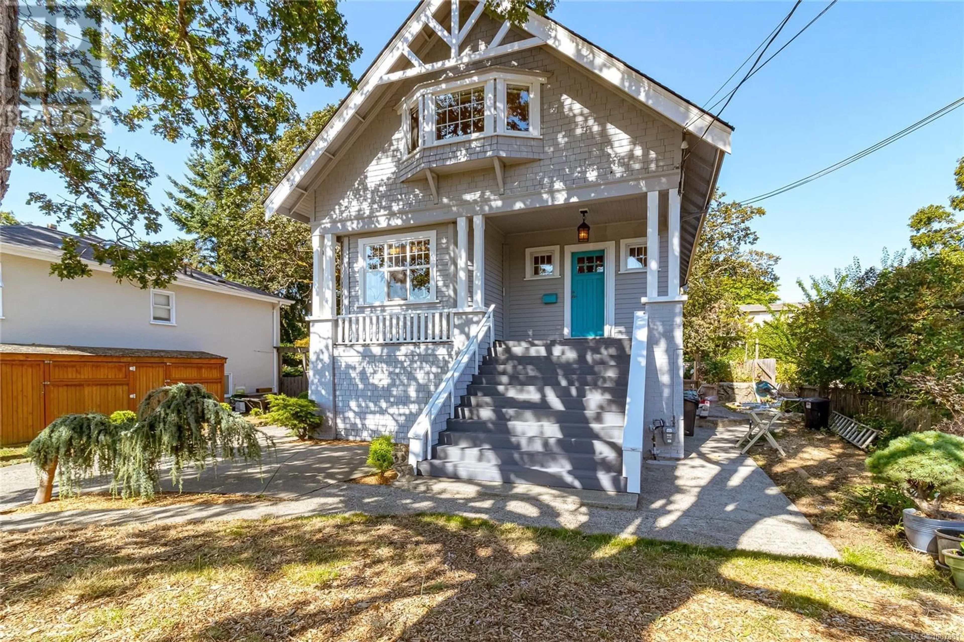 Home with vinyl exterior material, street for 2718 ROSEBERRY AVENUE, Victoria British Columbia V8R3T9