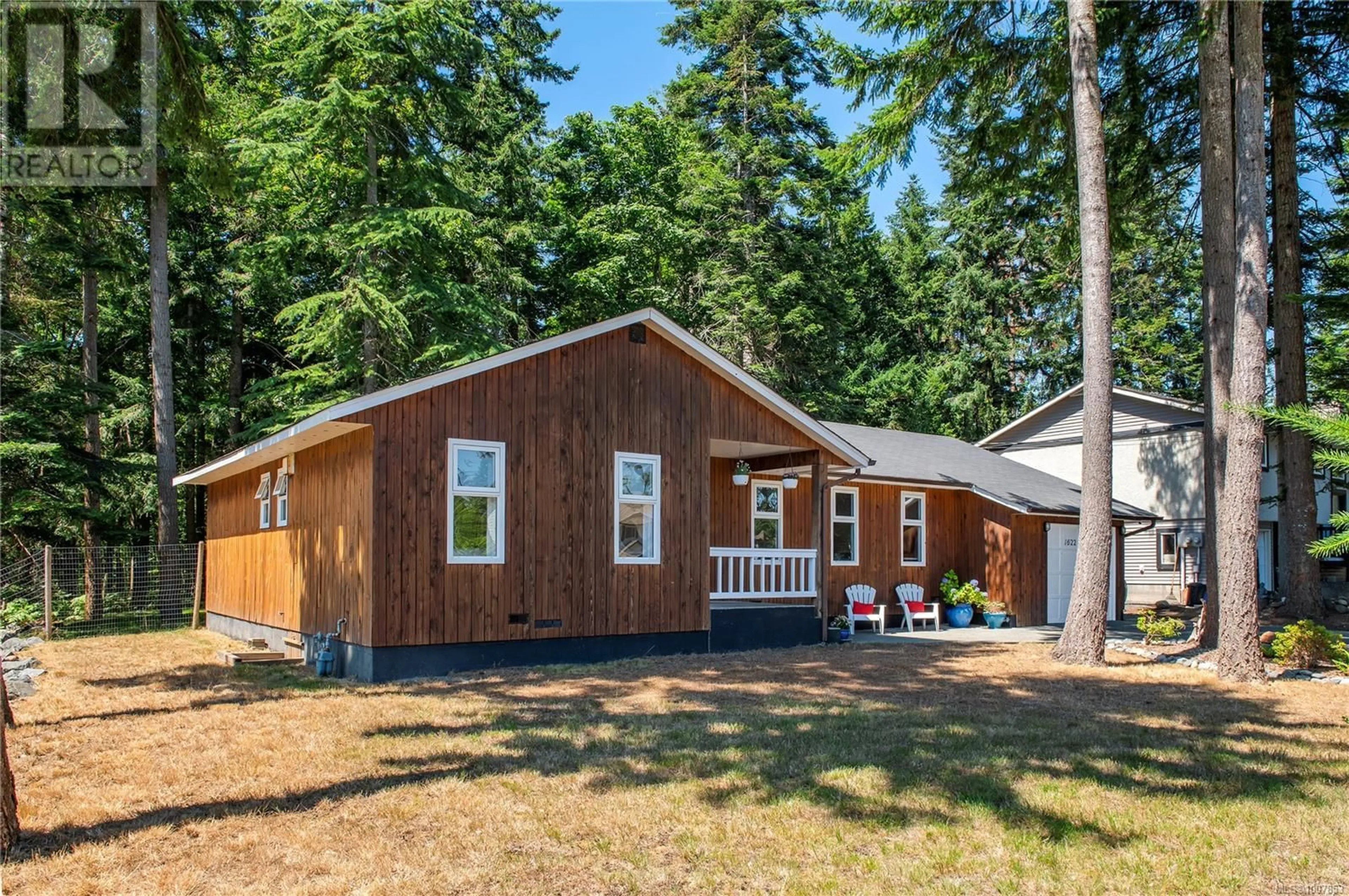 Home with vinyl exterior material, street for 1622 GALERNO ROAD, Campbell River British Columbia V9W1K4