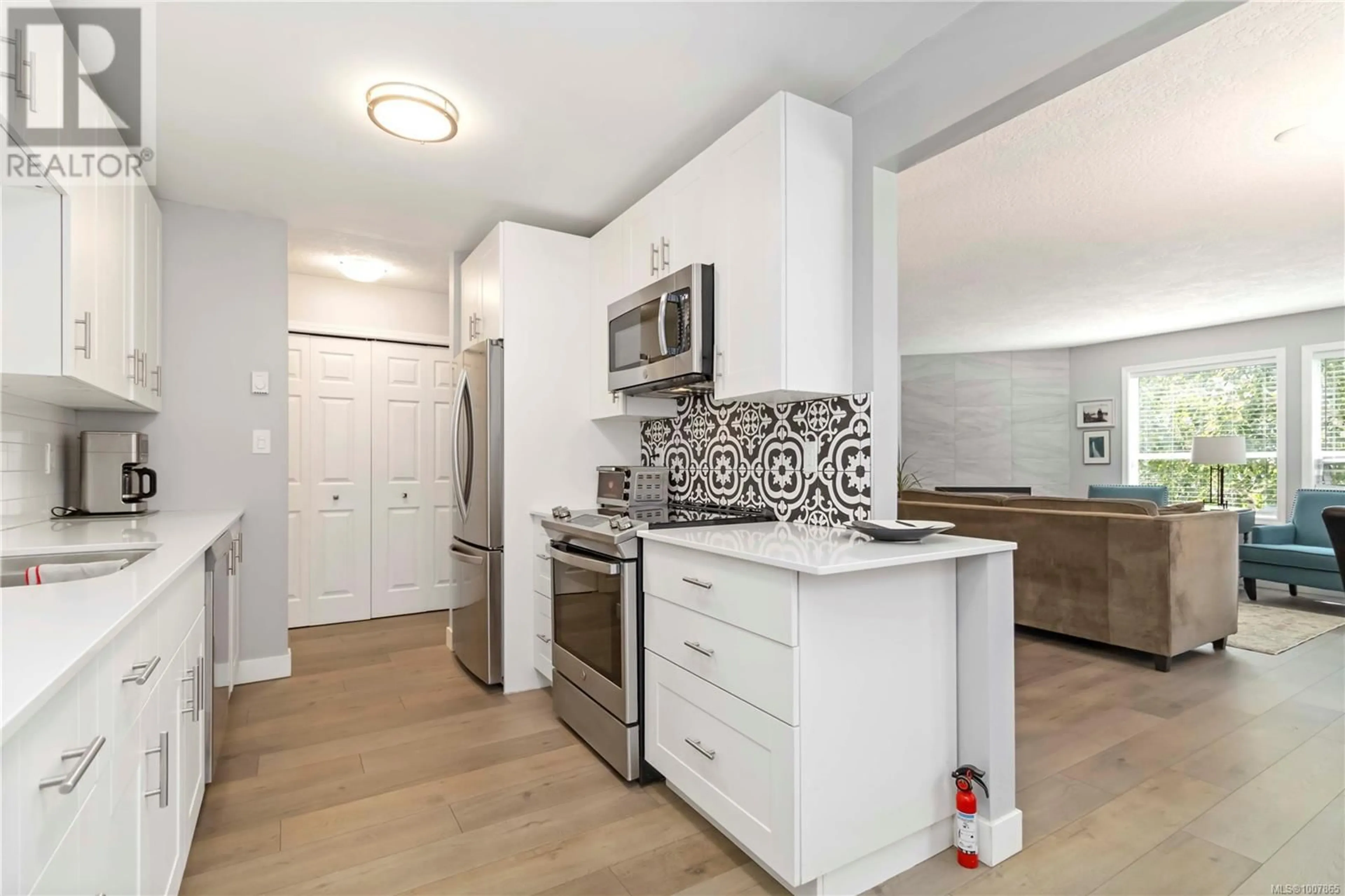 Unknown for 203 - 9945 FIFTH STREET, Sidney British Columbia V8L2X6