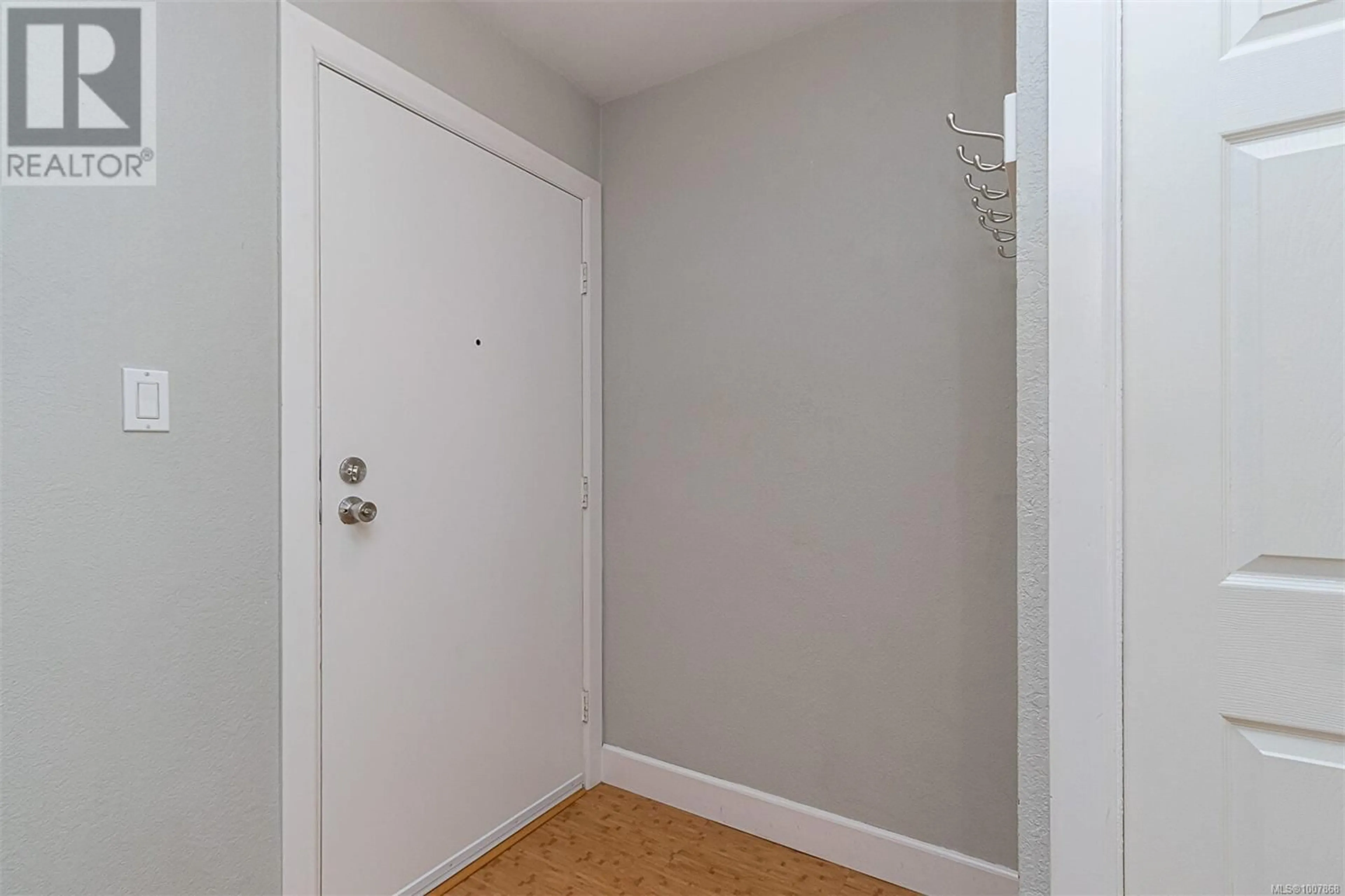 Indoor entryway for 406 - 3252 GLASGOW AVENUE, Saanich British Columbia V8X1M2