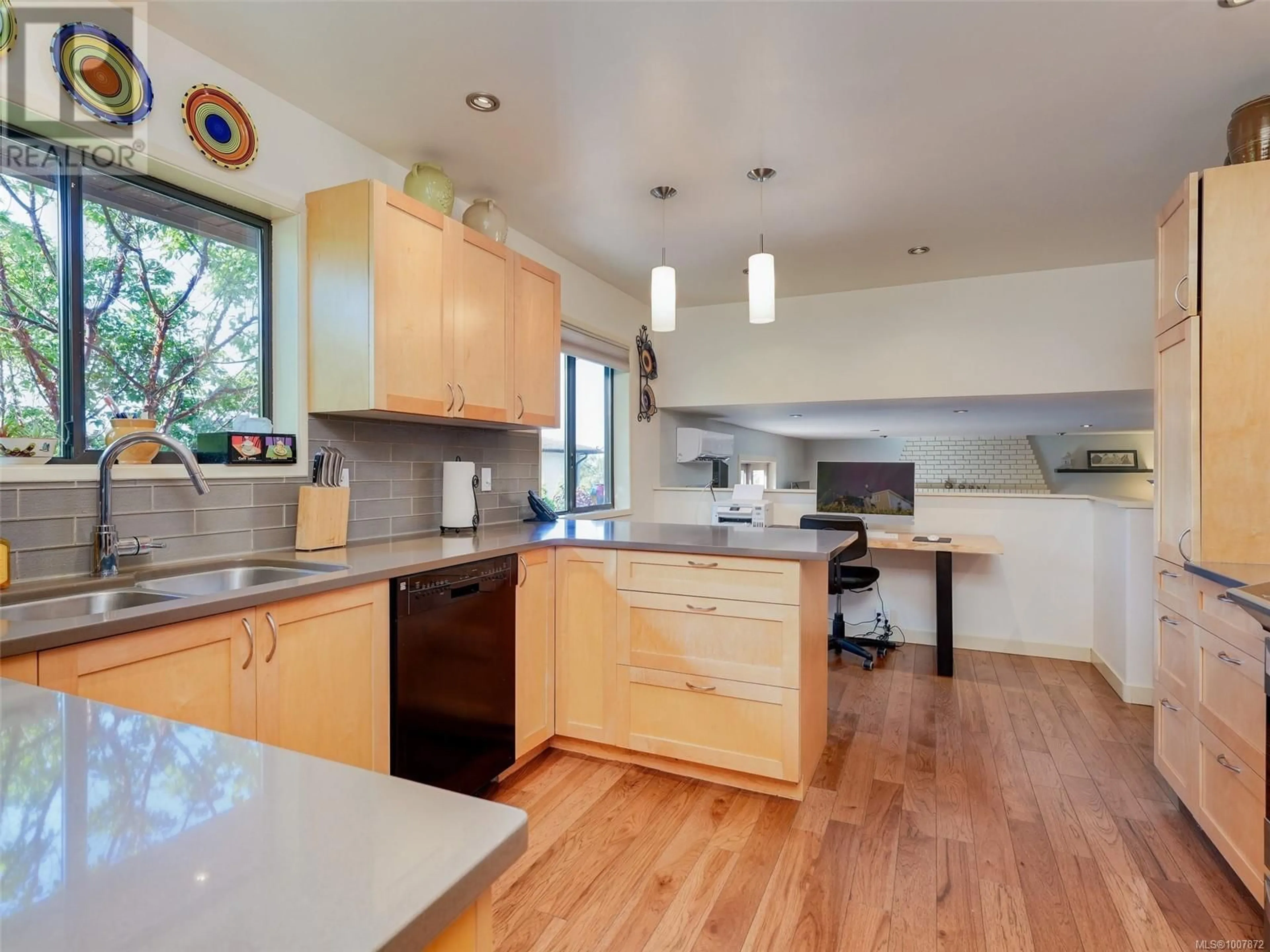 Contemporary kitchen, wood/laminate floor for 4234 PANORAMA DRIVE, Saanich British Columbia V8X2M7